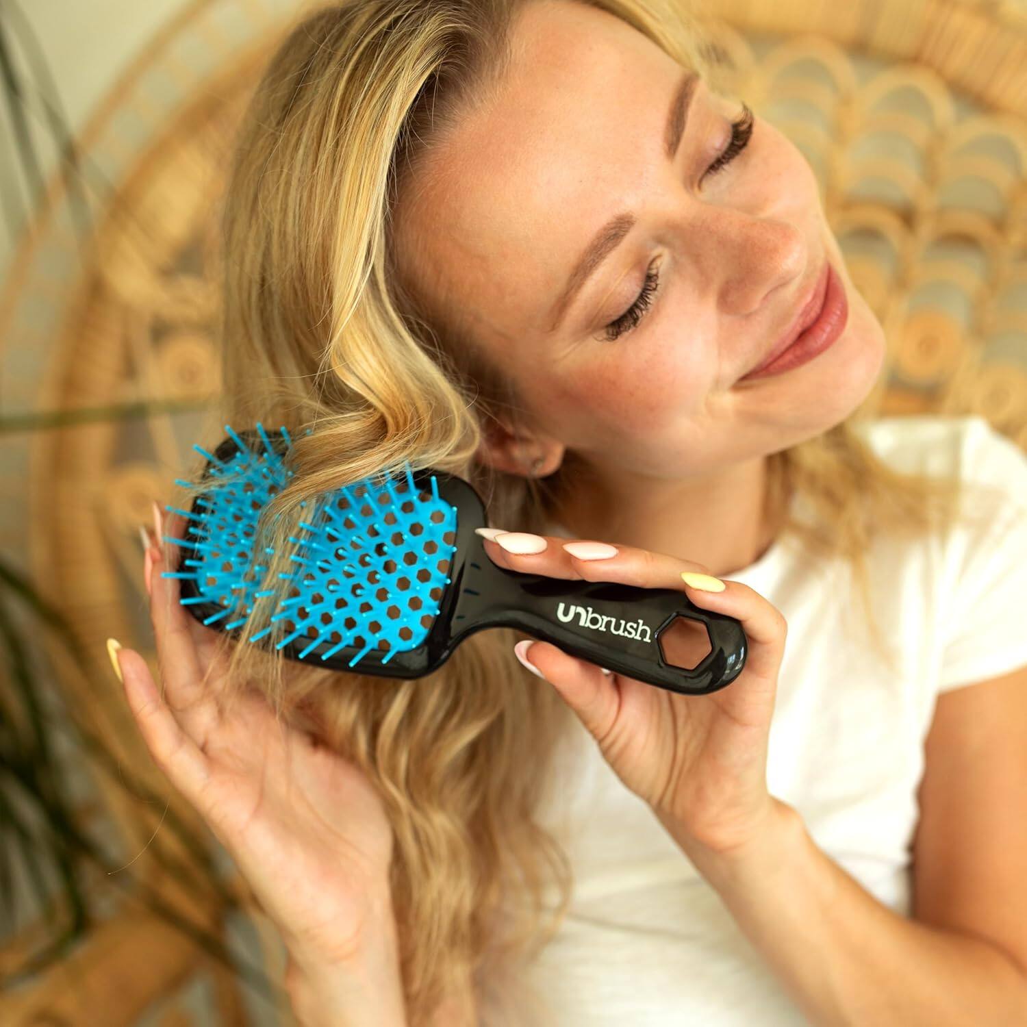 Alt View 5. FHI Heat - UNbrush Wet/Dry Detangling Hair Brush with DuoFlex™ Anti-Static Bristles - Ocean Blue.