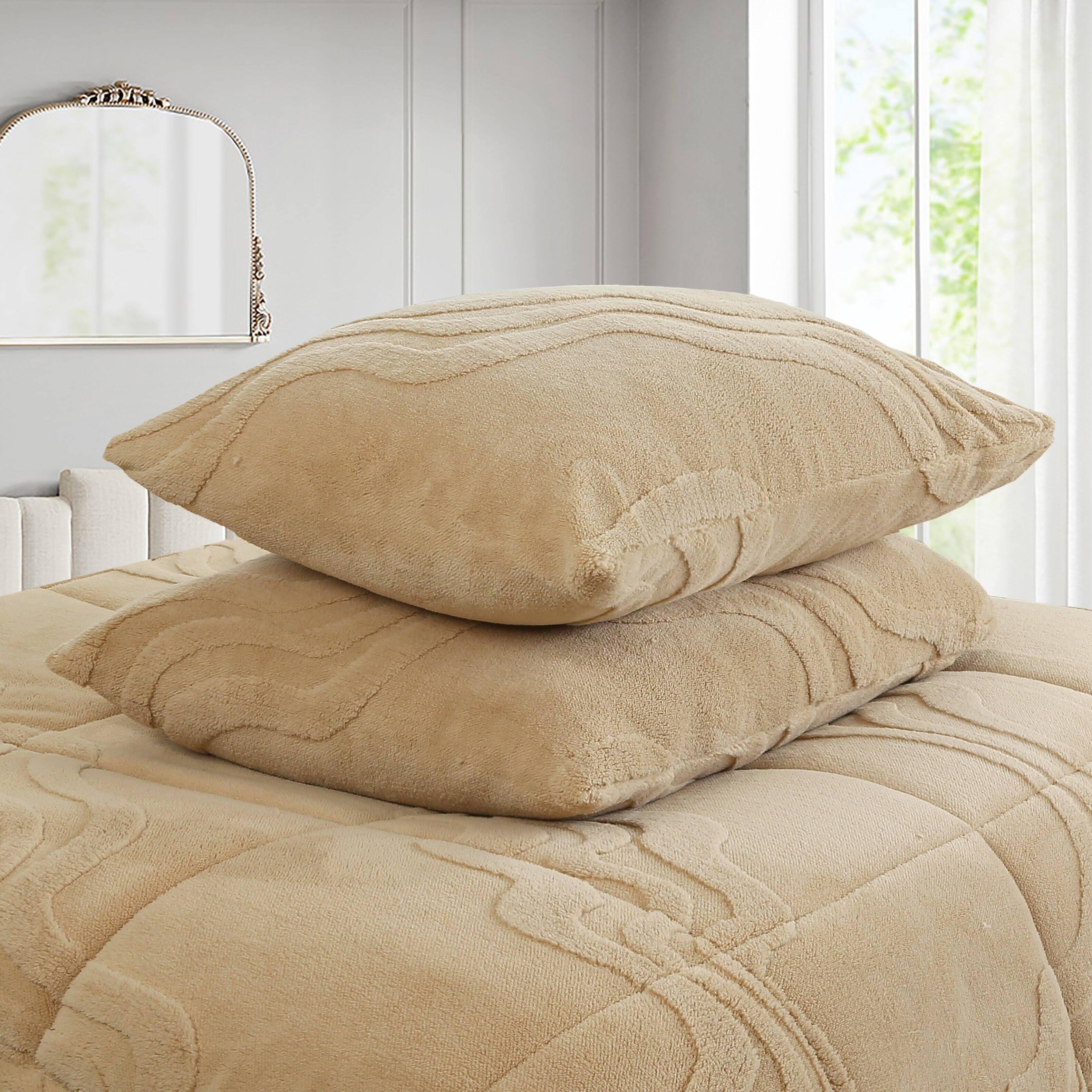 Angle. MarCielo - Marcielo 3 PCS Wave Jacquard Soft Plush Comforter Set - Beige.