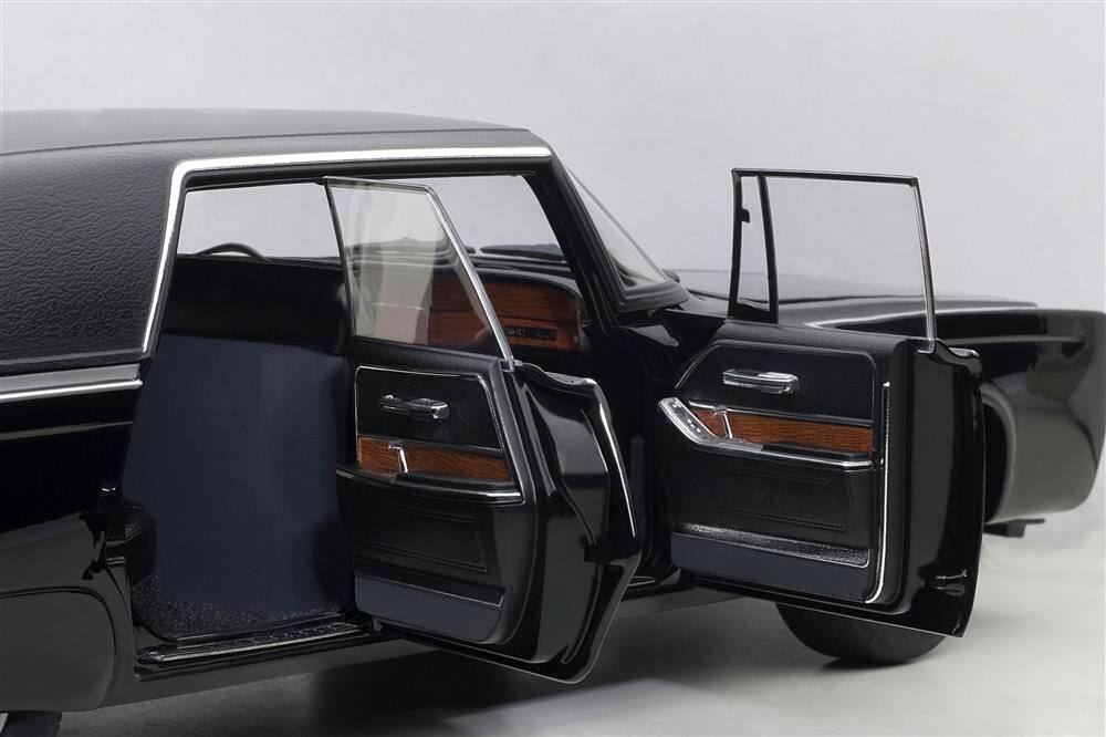 Left. Autoart - Black Beauty "The Green Hornet" (1966-1967) TV Series 1/18 Diecast Model Car by Autoart - Black ,Green.