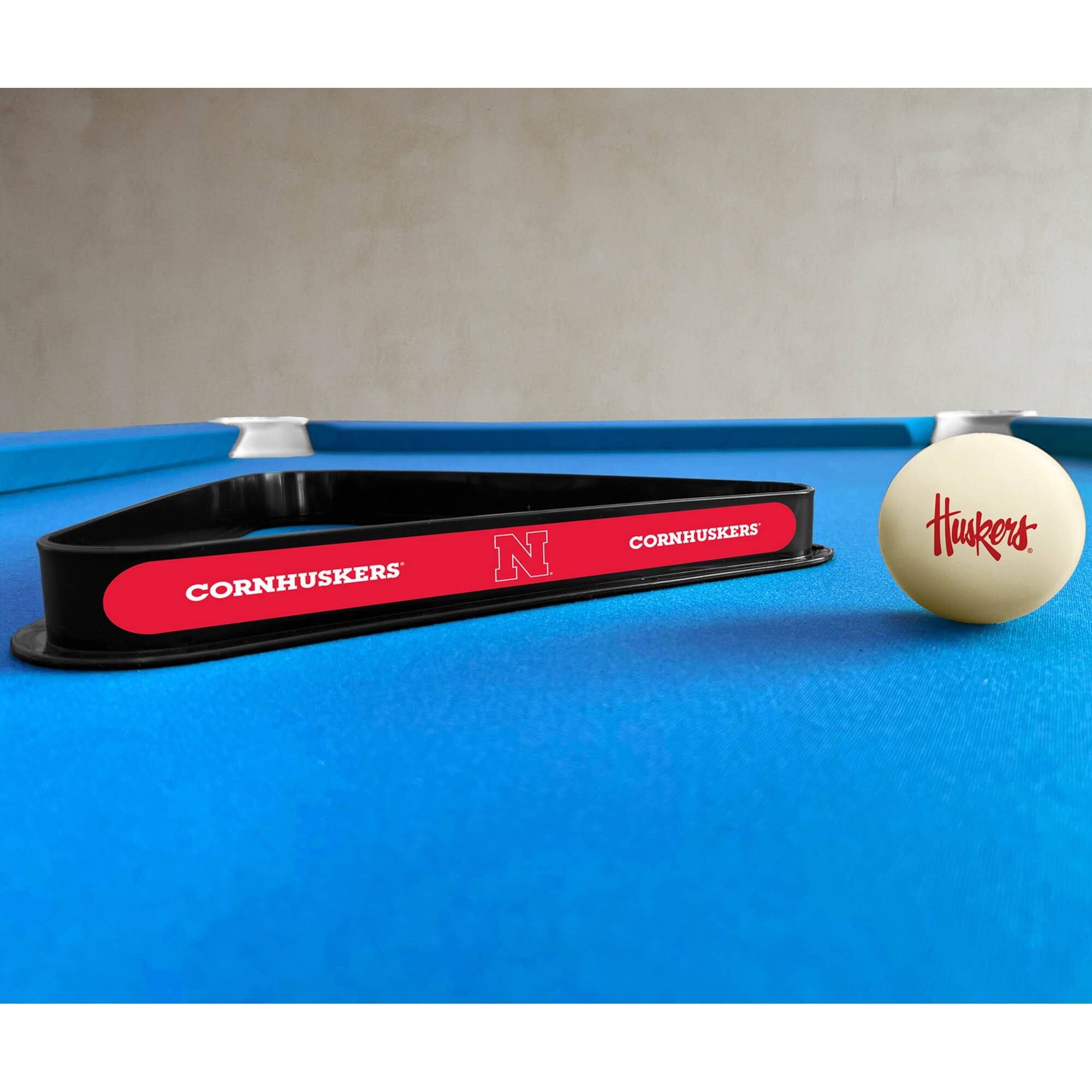 CORNHUSKERS  
CORNHUSKERS  
Huskers