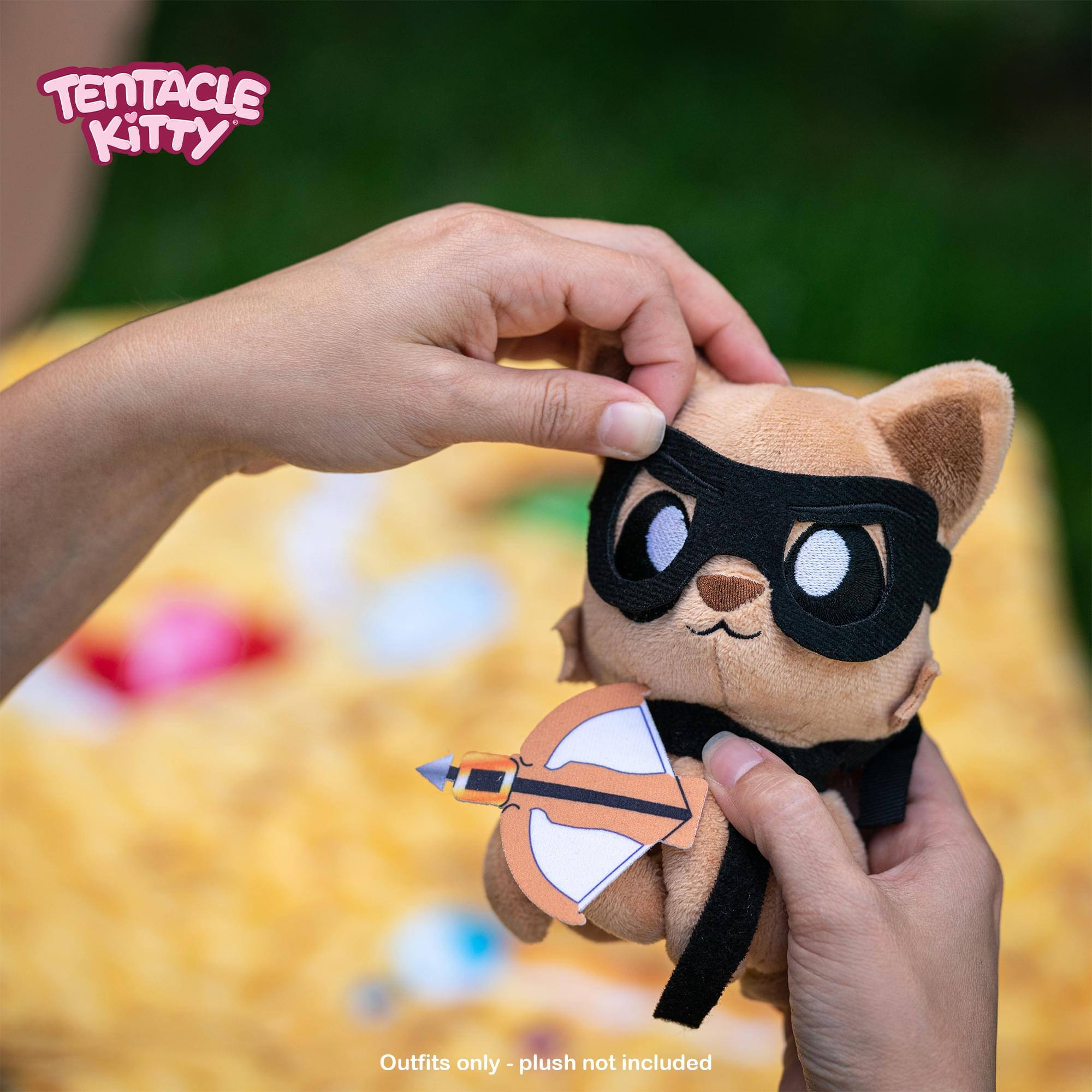 TENTACLE KITTY

Outfits only - plush not included