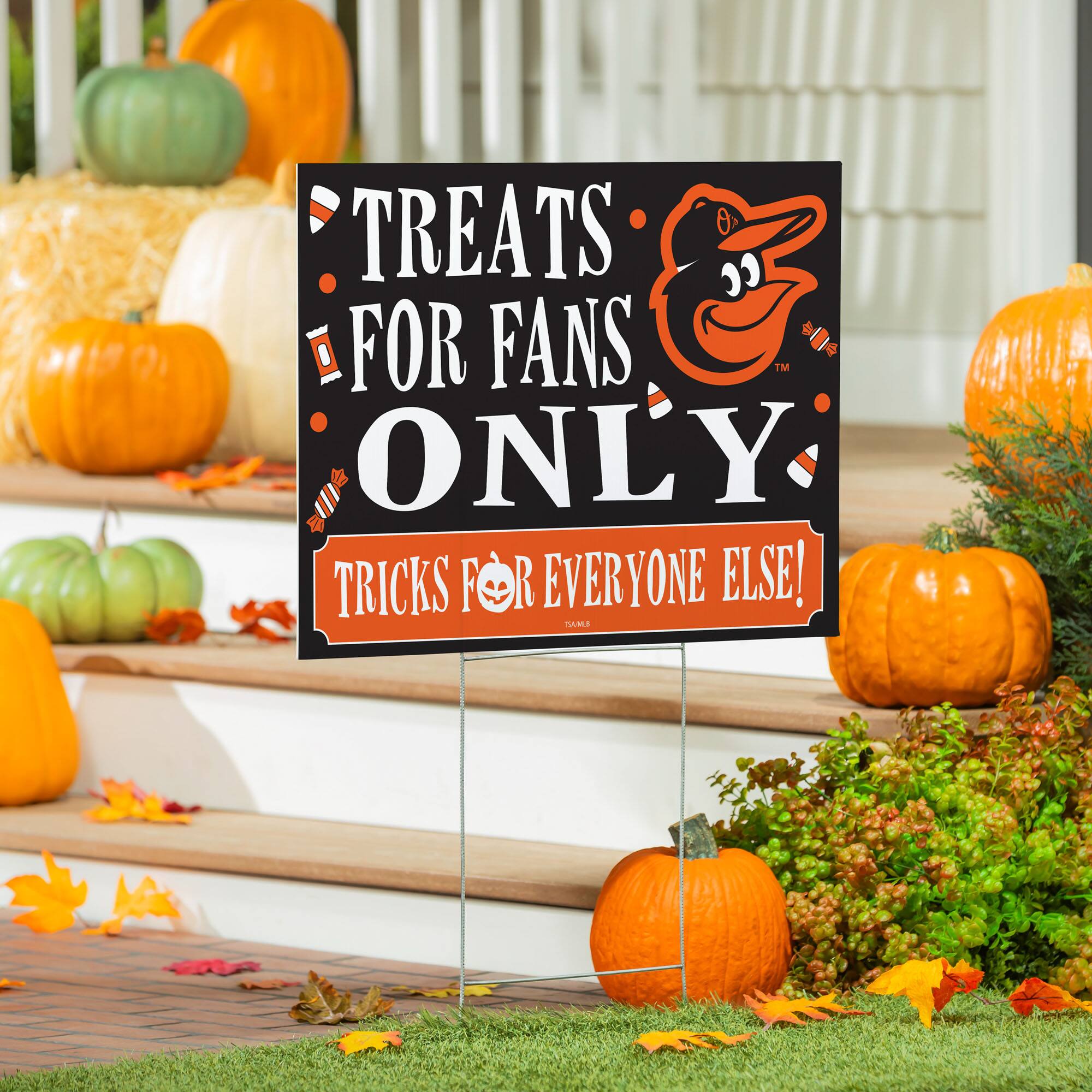 TREATS FOR FANS ONLY  
TRICKS FOR EVERYONE ELSE!