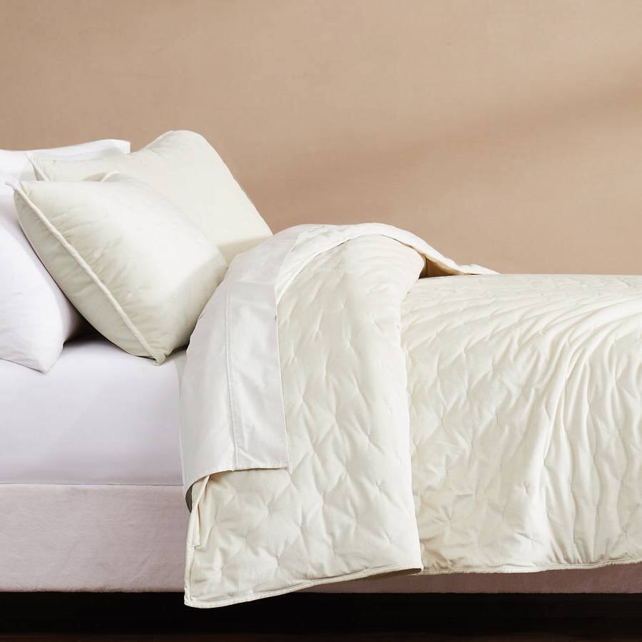 Back. Hivvago - Full / Queen 3-Piece Cream Velvet Embroidered Super Soft Quilt Set - Cream.