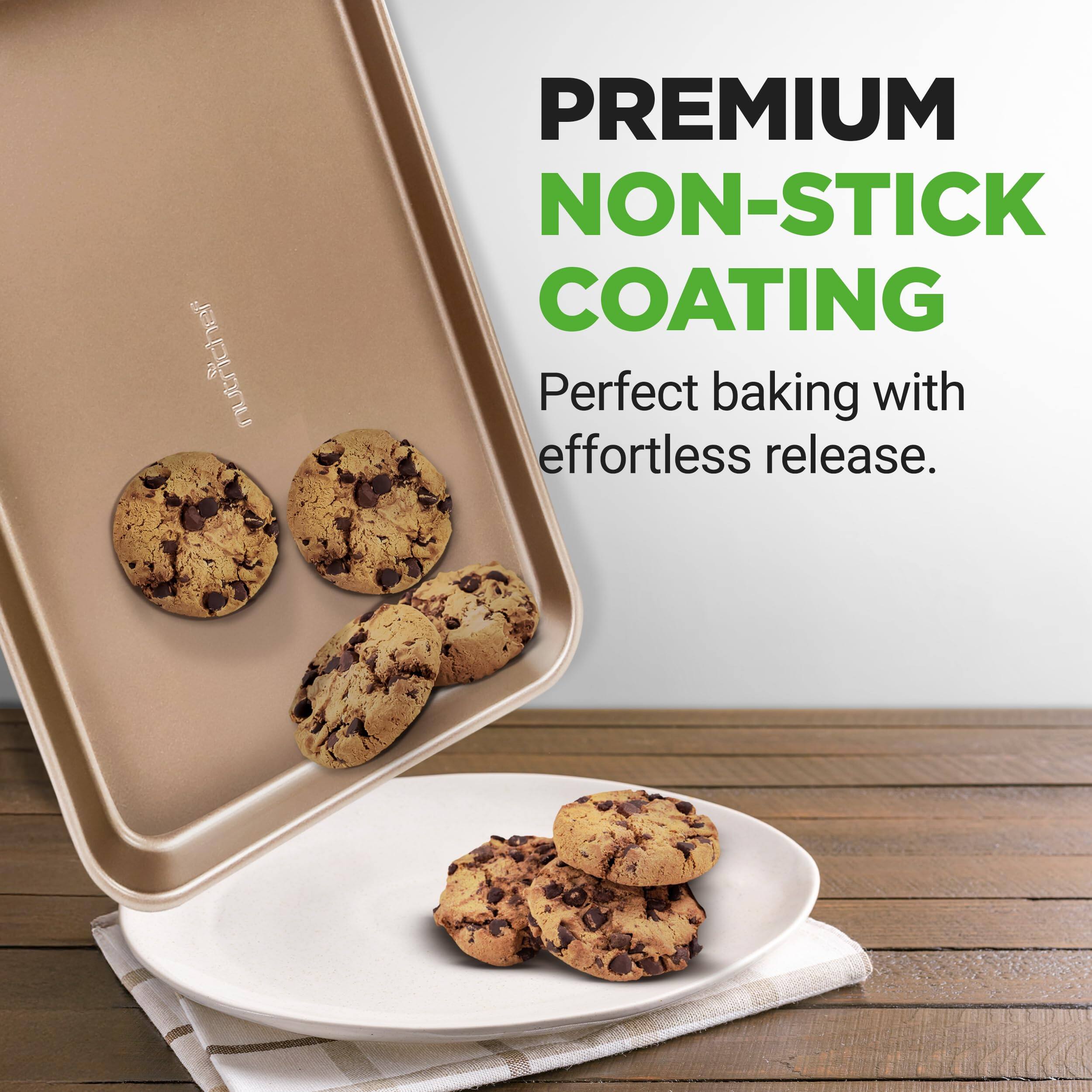 PREMIUM NON-STICK COATING  
Perfect baking with effortless release.