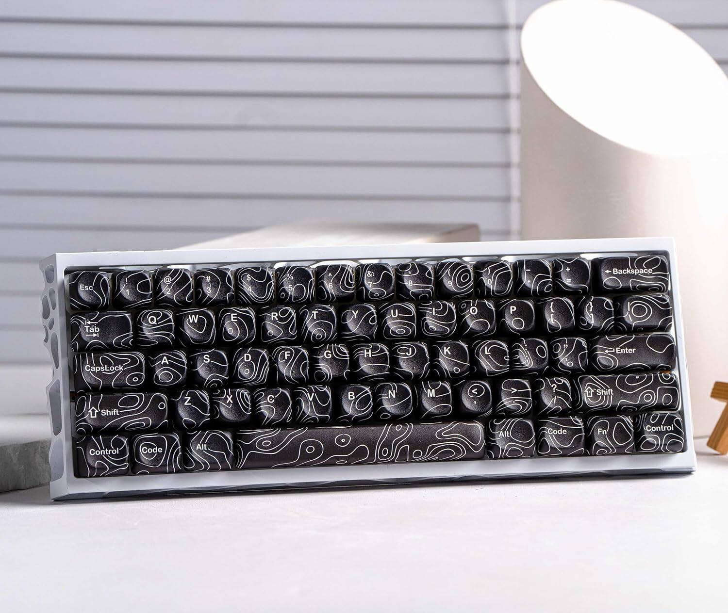 Esc 1 Tab CapsLock 2 Q W E R T Y 3 A S D F G H 4 Z X C V B N M 5 C R T 6 G Y 7 H U 8 J K L 9 Backspace Enter Shift Control Code Z Alt X C V N M 0 Backspace Enter Shift Fn Control