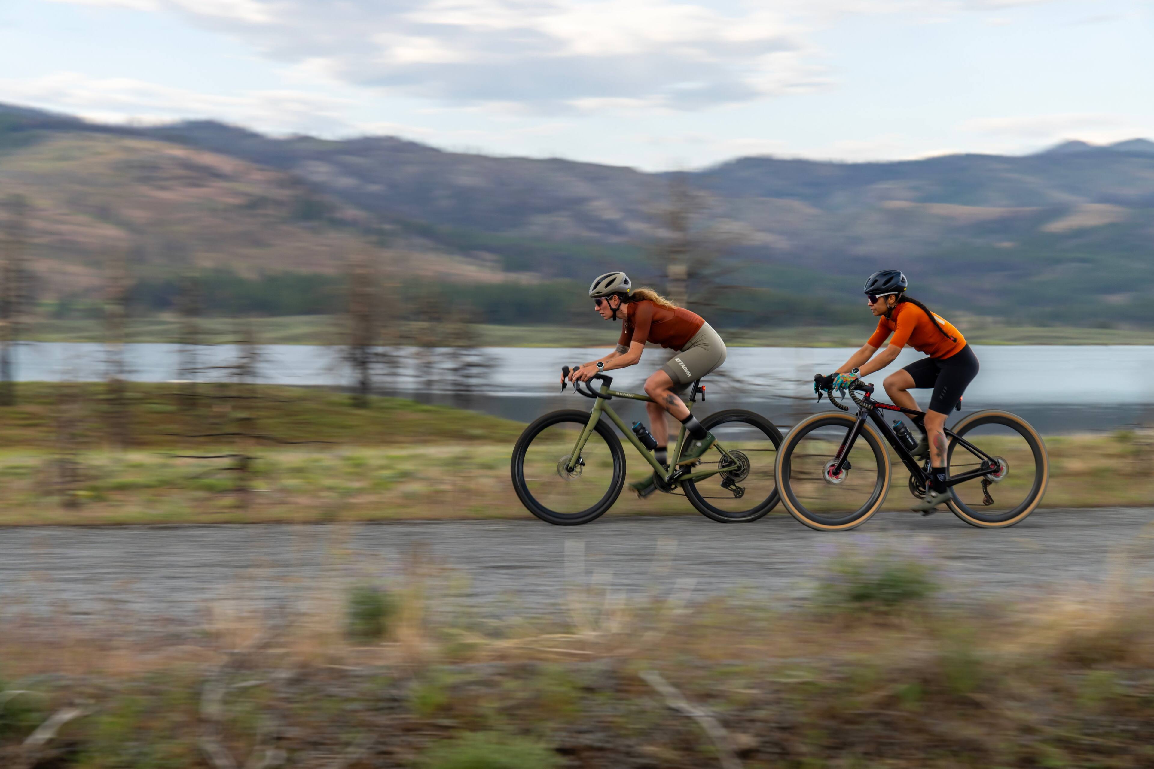 Alt View 7. Garmin - Edge 550 2.7" GPS Cycling Computer with mapping for North America - Black.