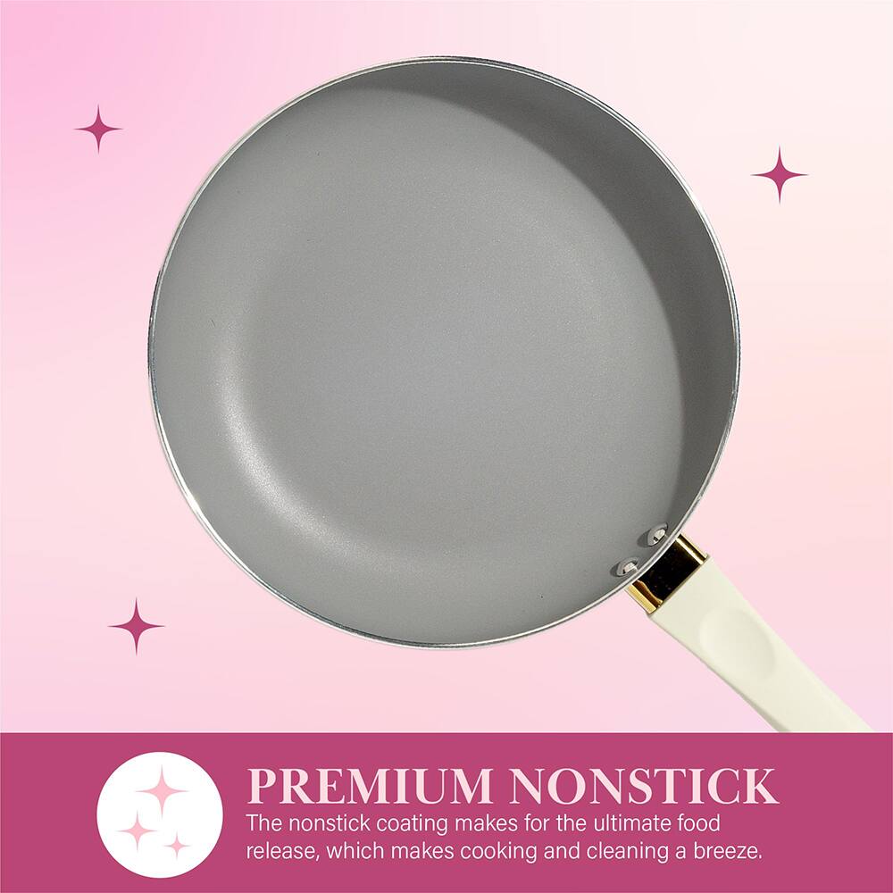 PREMIUM NONSTICK  
The nonstick coating makes for the ultimate food release, which makes cooking and cleaning a breeze.