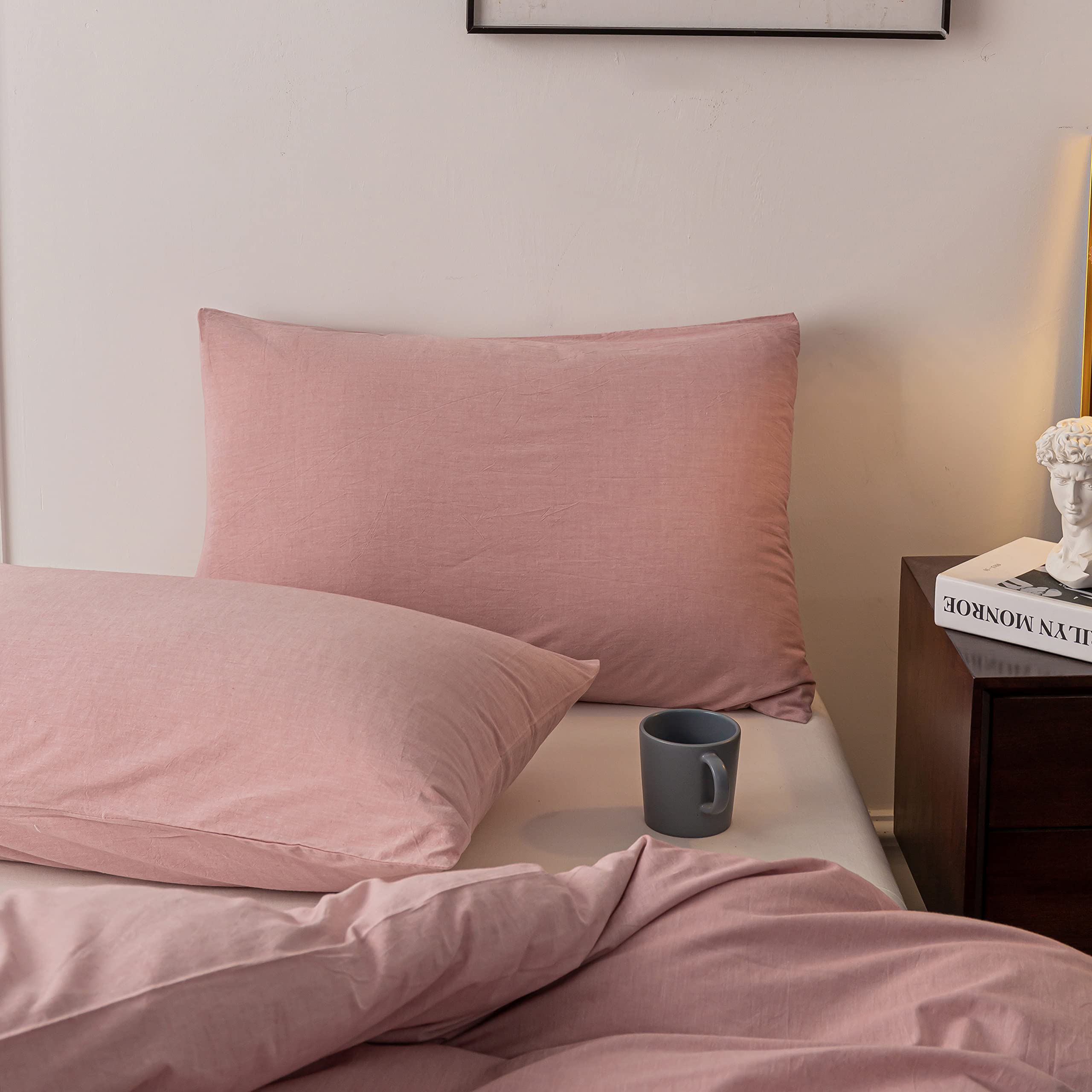 The text on the image reads: "MONROE ILYN"