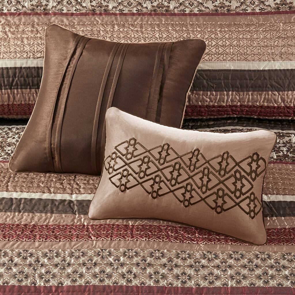 Alt View 3. Gracie Mills - Gracie Mills Irmgard 5-Piece Reversible Jacquard Quilt Set with Throw Pillows - Red.