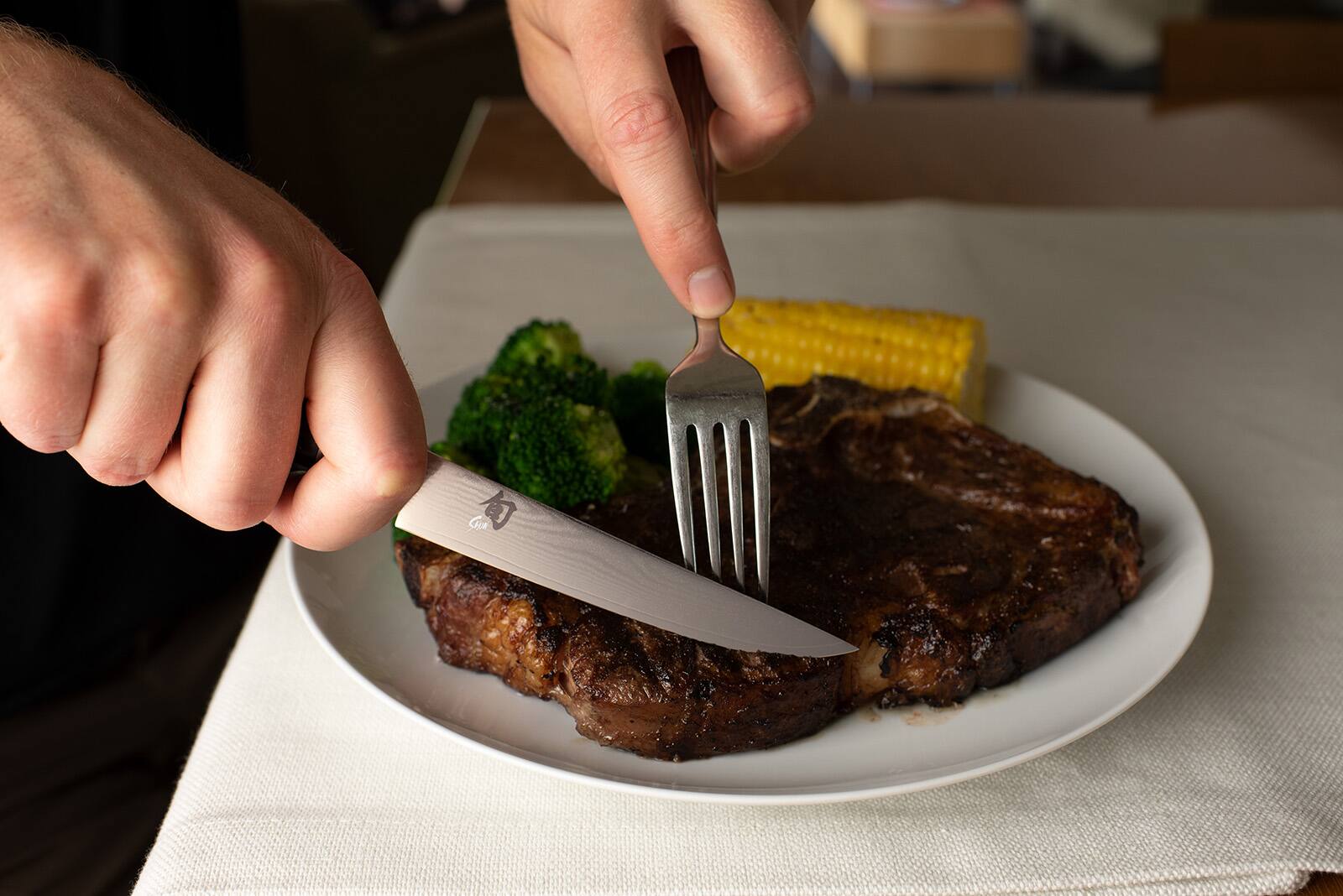Alt View 2. Shun - Classic Steak Knife Set, 4 Piece - Black.