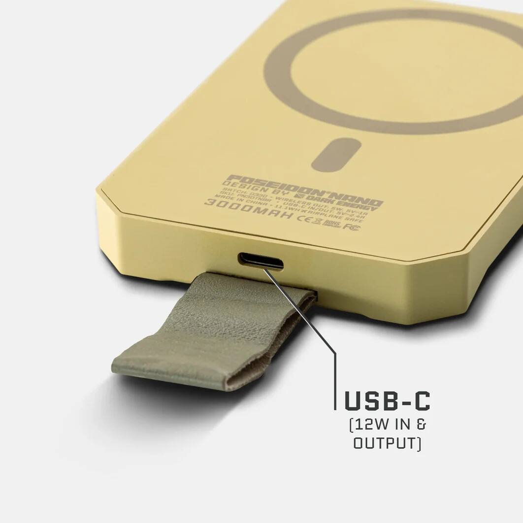 POSEIDON NANO  
DESIGNED BY DARK ENERGY  
MADE IN CHINA  
3000mAh  
CE  
USB-C (12W IN & OUTPUT)