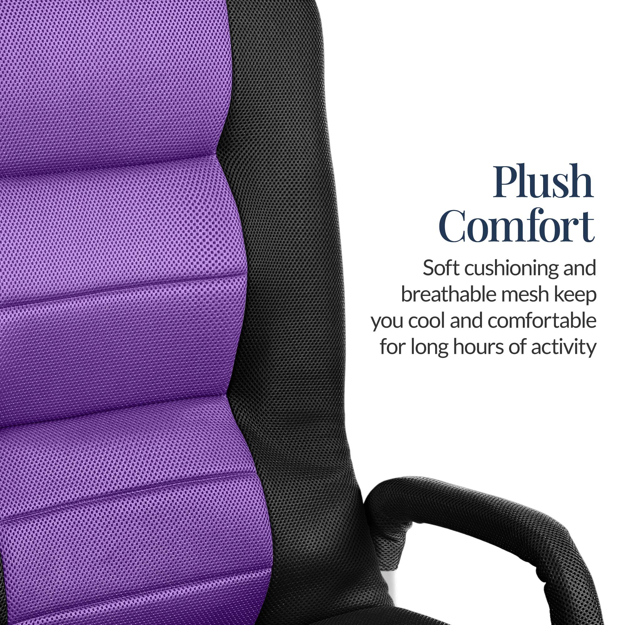 Plush Comfort  
Soft cushioning and breathable mesh keep you cool and comfortable for long hours of activity