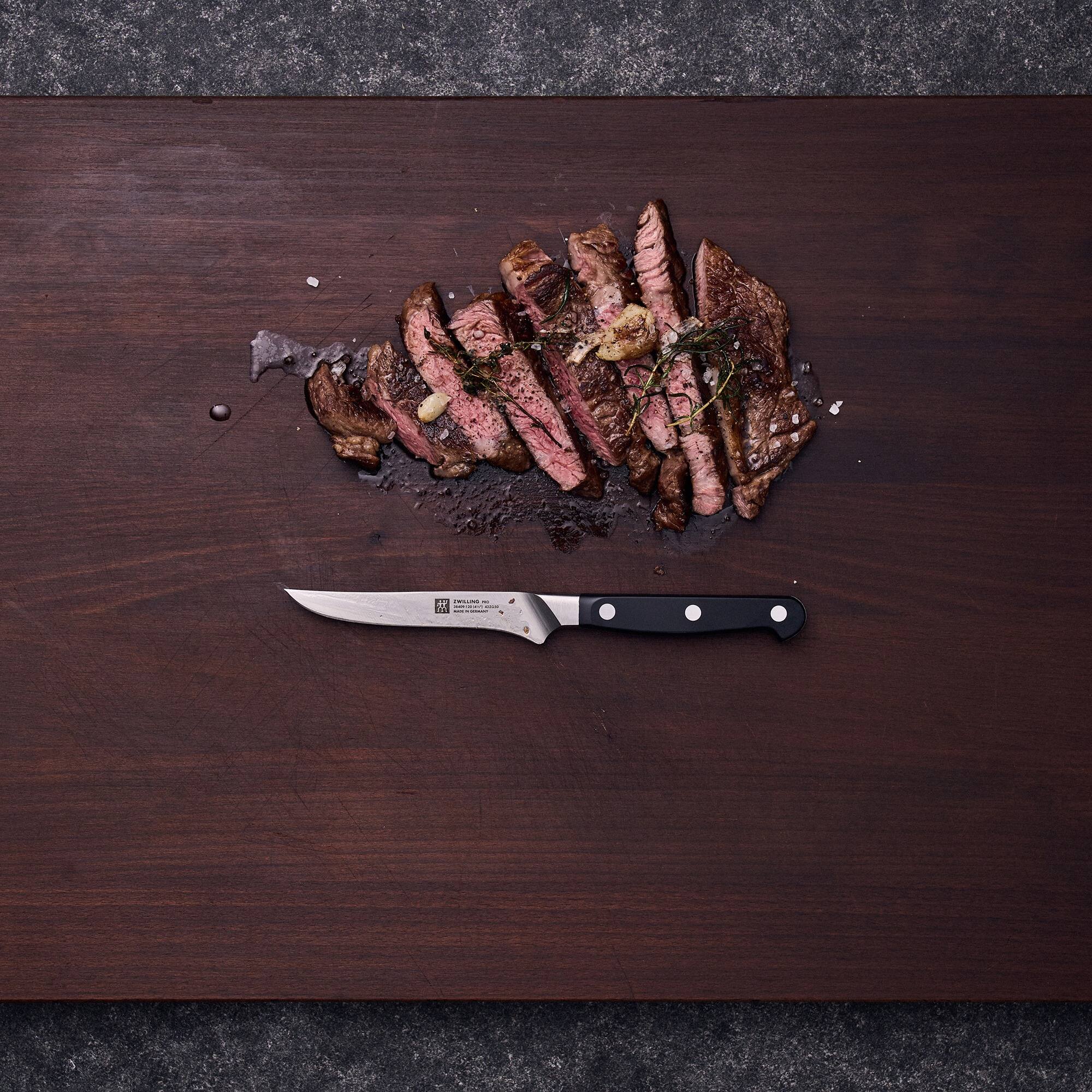 Alt View 3. ZWILLING - ZWILLING Pro 4.5-inch Steak Knife - Black/Stainless Steel.