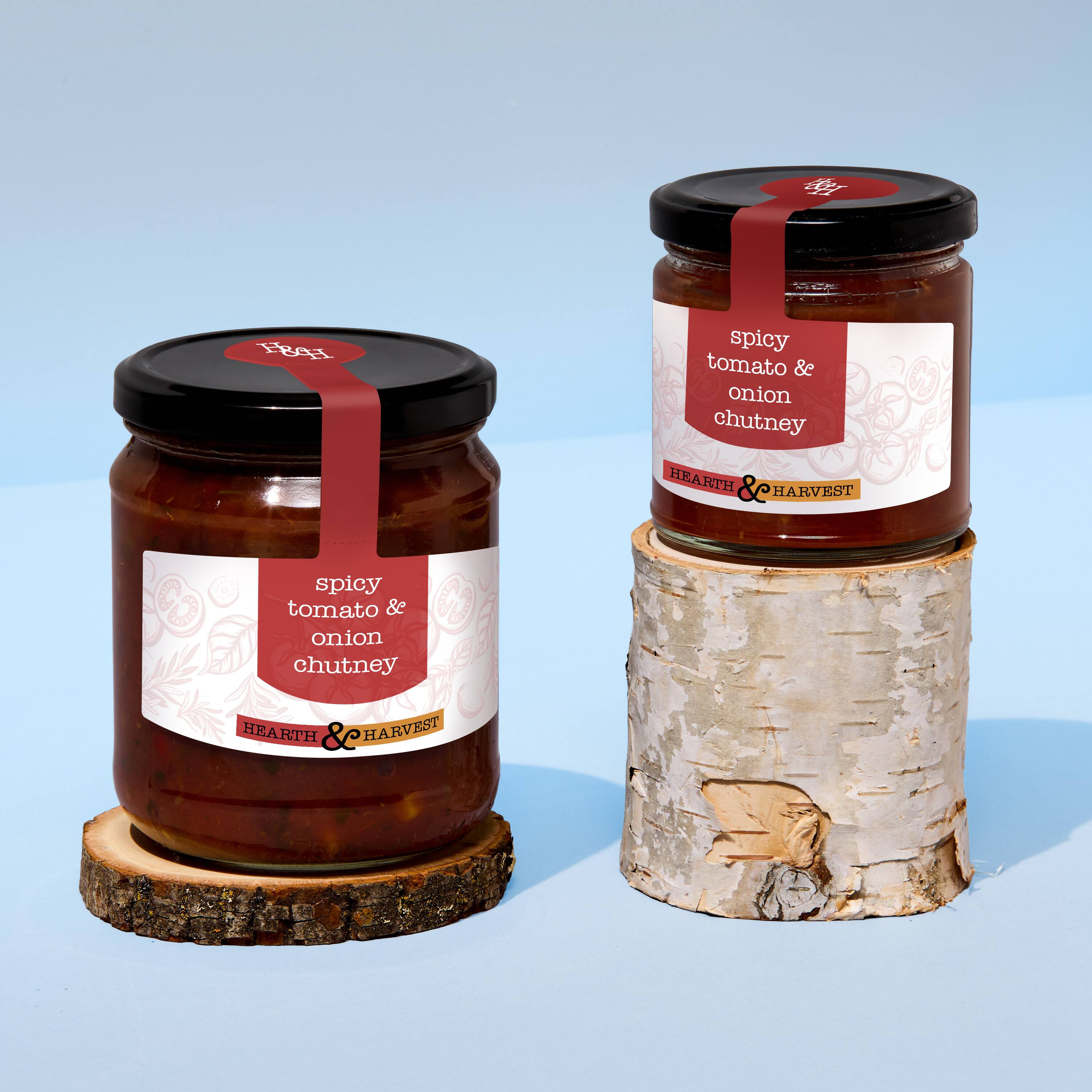A spicy tomato & onion chutney  
HEARTH & HARVEST spicy tomato & onion chutney