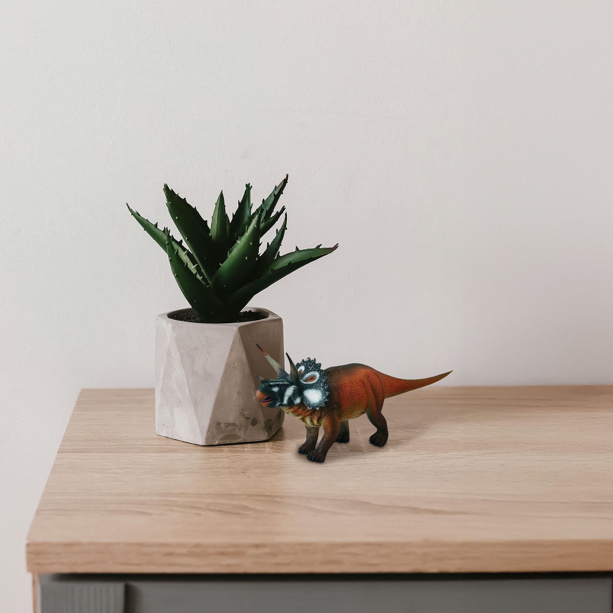 Alt View 10. Breyer - CollectA Prehistoric Life Collection Deluxe 1:40 Figure | Triceratops - Brown.