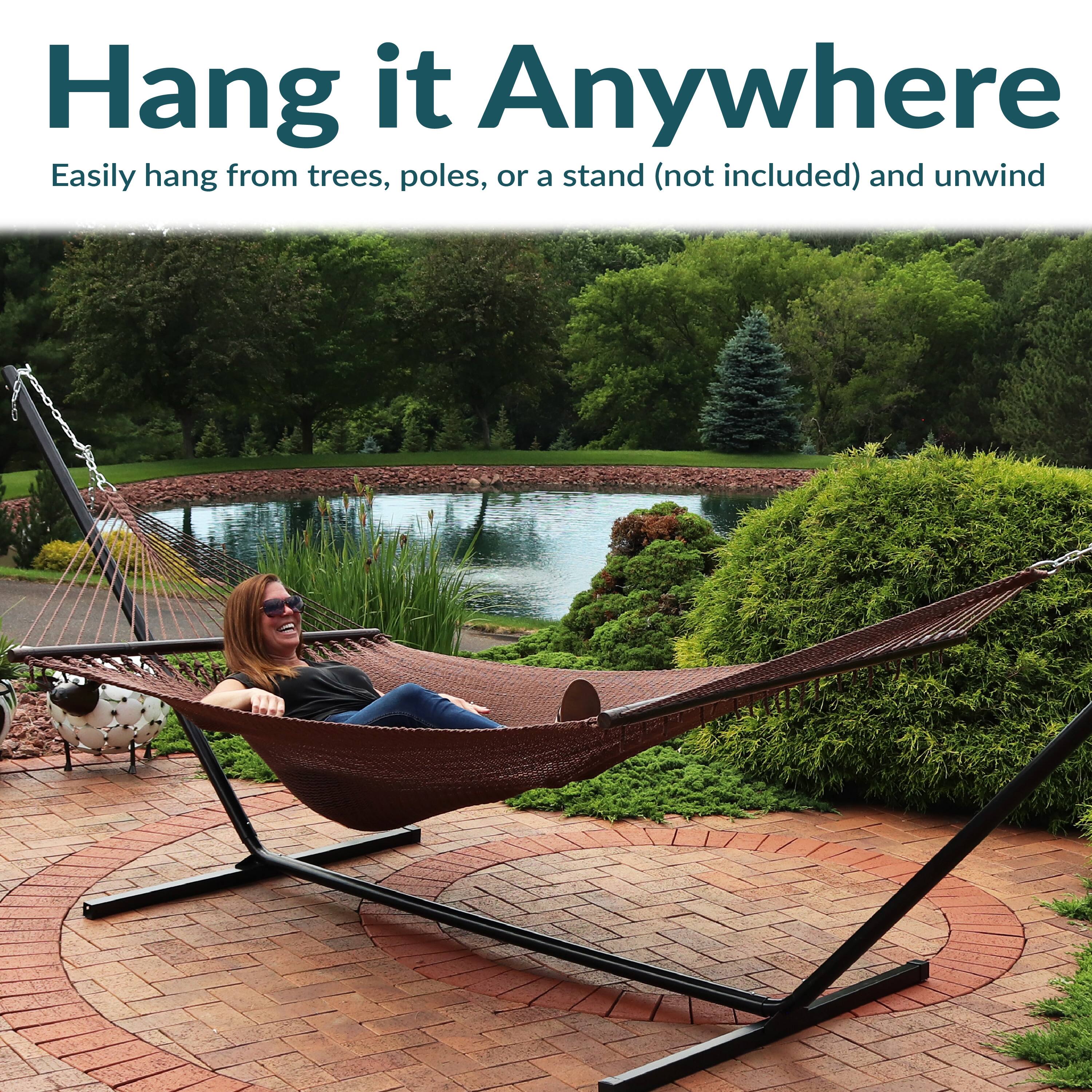 Hang it Anywhere  
Easily hang from trees, poles, or a stand (not included) and unwind