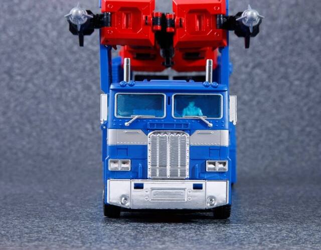 Front. Transformers - MP-31 Delta Magnus Diaclone Version | Transformers Masterpiece.