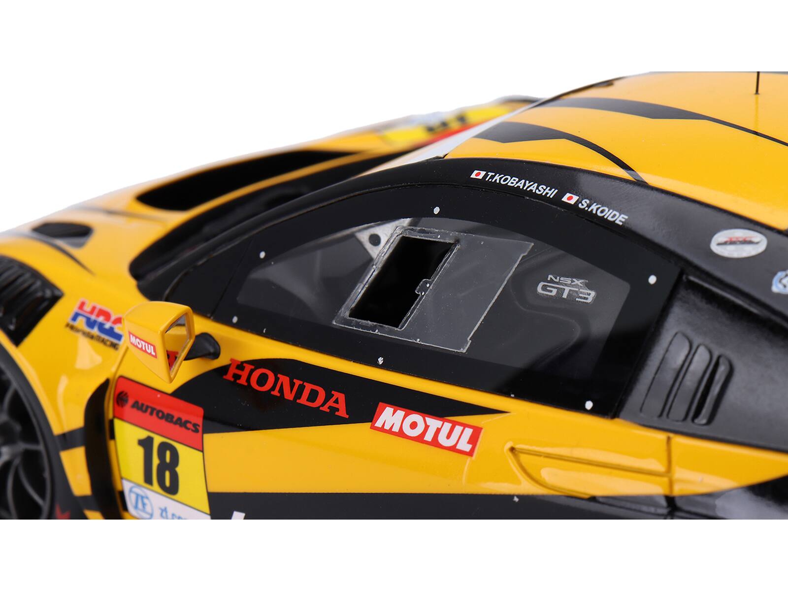 T. KOBAYASHI  
S. KOIDE  
NSX GT3  
HONDA  
MOTUL  
AUTOBACS  
18