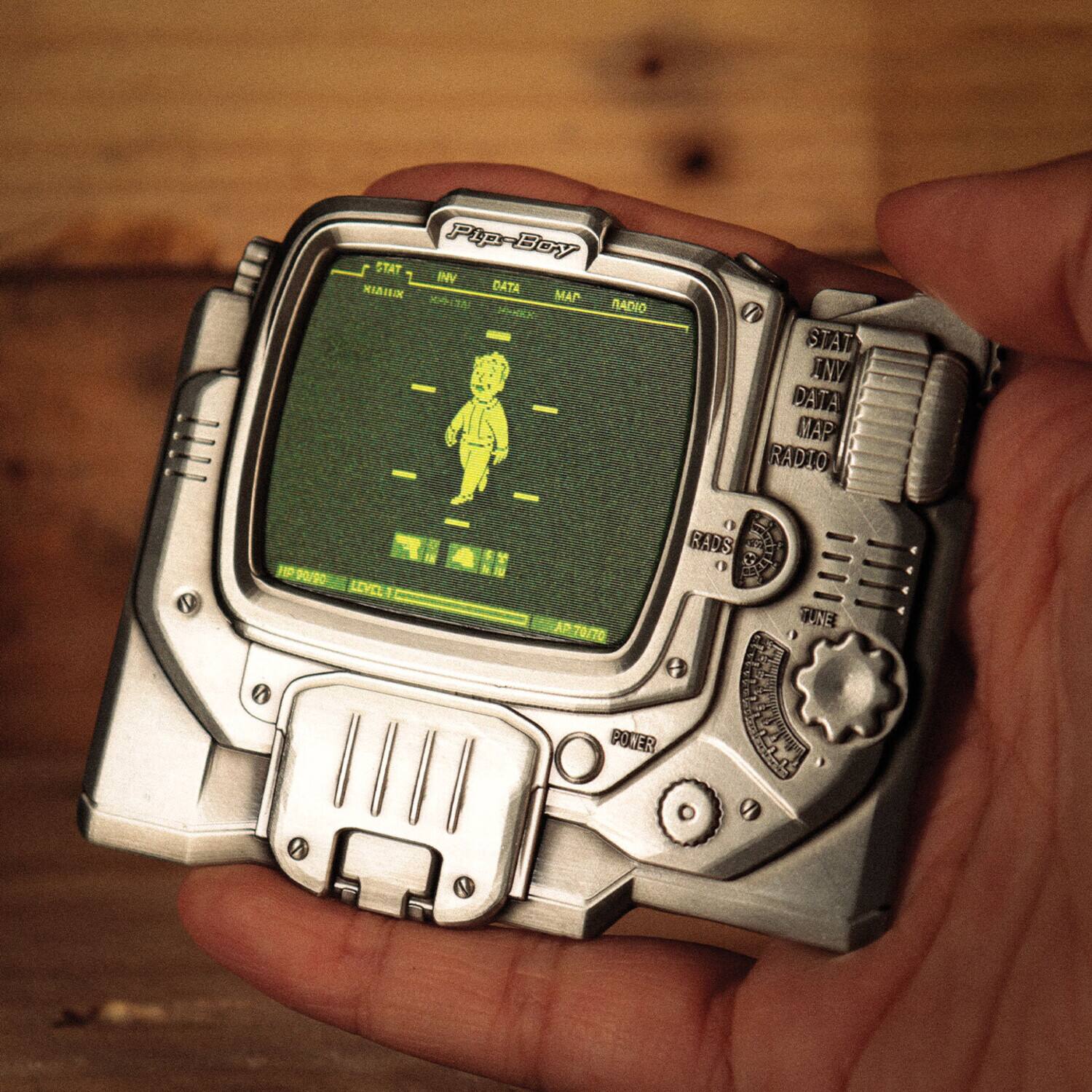Pip-Boy STAT INV DATA MAP RADIO  
STAT INV DATA MAP RADIO  
HP: 90/90  
LCVL: 1  
RADS: 0  
AP: 70  
PONER