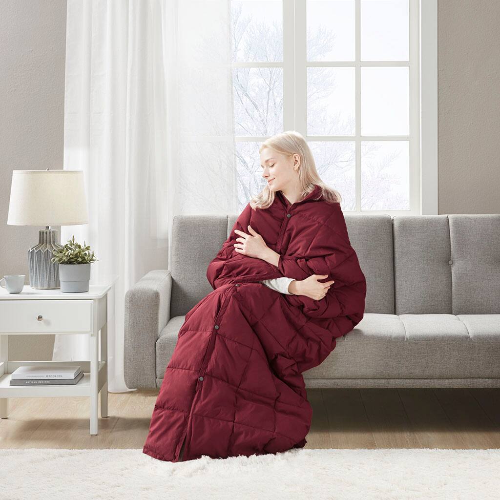 Angle. MOOSOO - Wearable Blanket 62"x68", Goose & Down Throw Blanket with Buttons, Classic Box Quilting for Camping, Travel - Red.