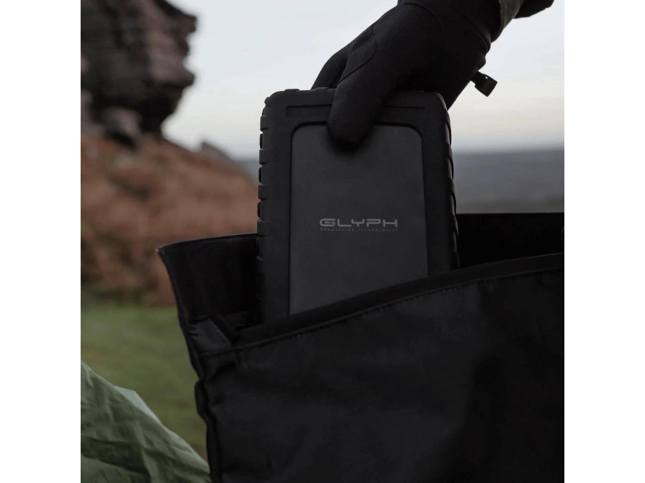 GLYPH  
PORTABLE SOLAR CHARGER