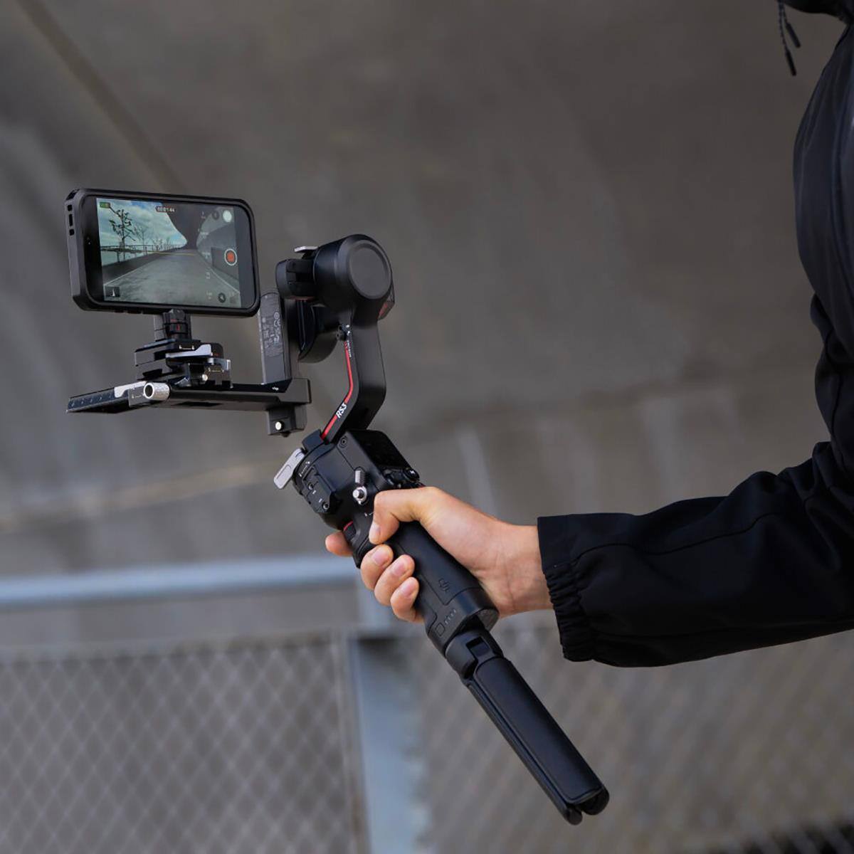 Alt View 4. PGYTECH - PGYTECH ProShot Dual Handheld Phone Video Cage Kit for Apple iPhone 17 Pro Max - Black.
