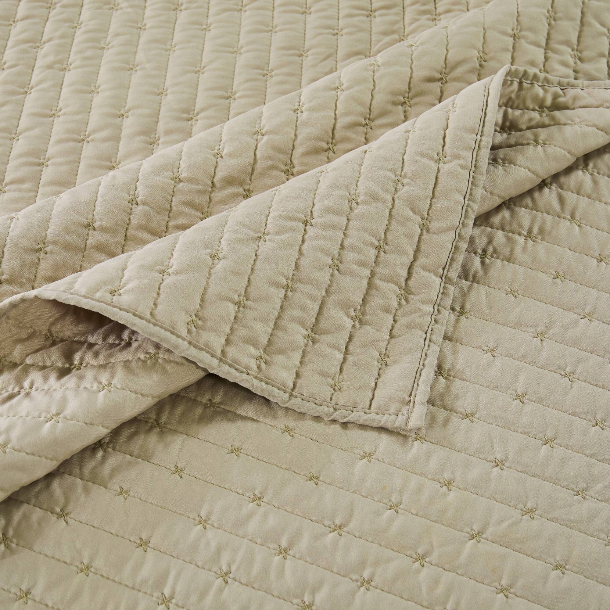 Left. BreeBe - Monterrey Taupe Quilt Set 3-Piece King/Cal King - Taupe.
