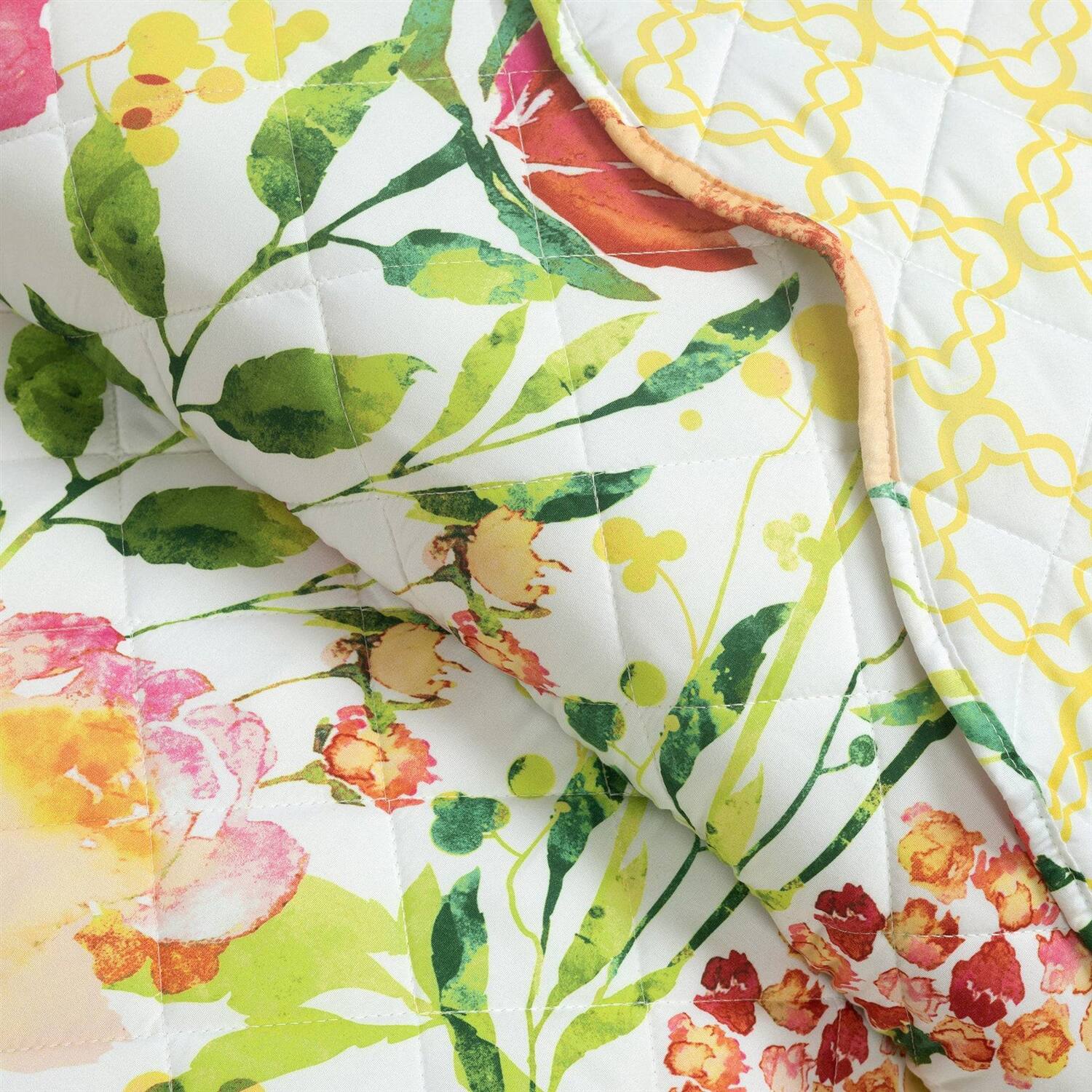 Angle. Hivvago - King/Cal King Lightweight Polyester Scalloped Edges Floral Quilt Set - Multi.