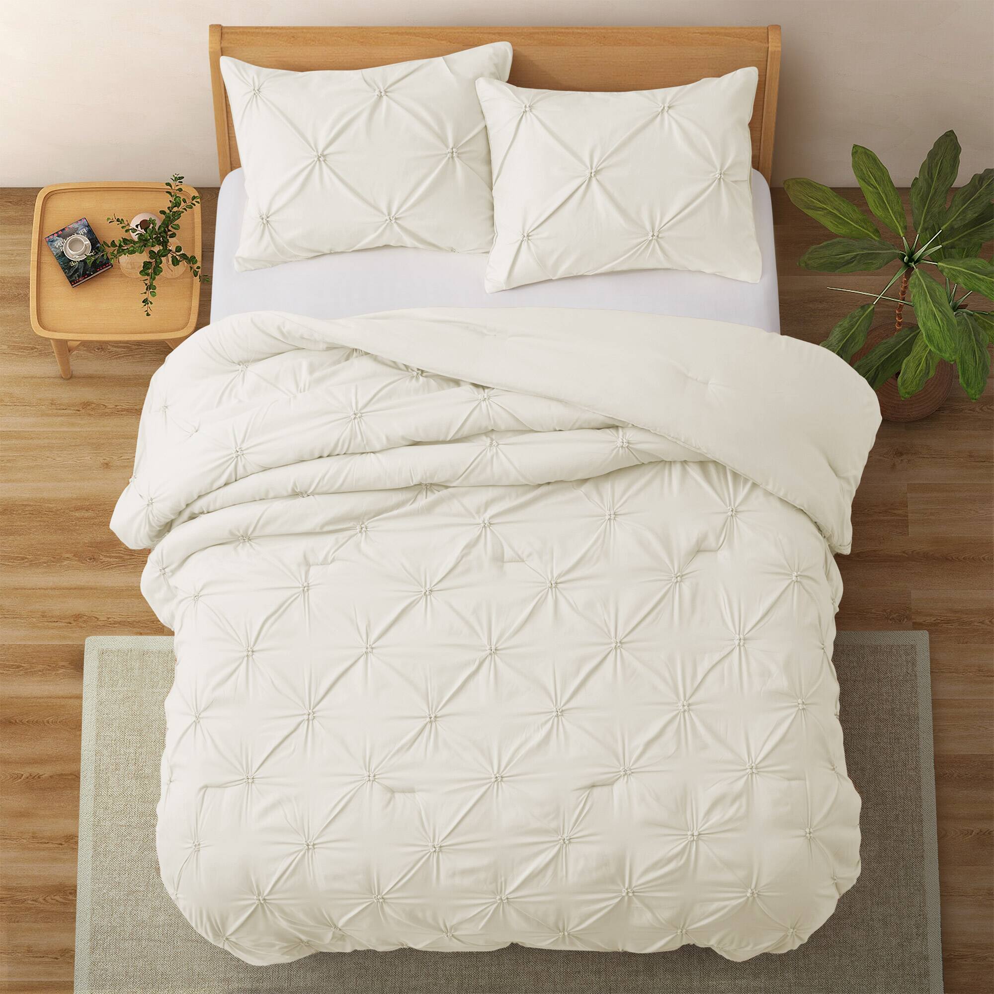 Angle. Nest - Peace Nest 3 Pieces Pinch Pintuck Comforter Set Bedding Set for All Season - Cream.