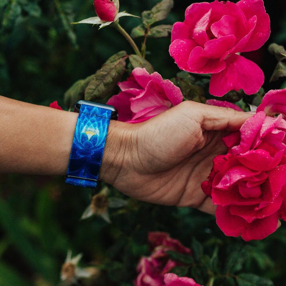 Alt View 3. ZOX - Find Your Center NFC Smartwatch Band, 20mm - Navy.