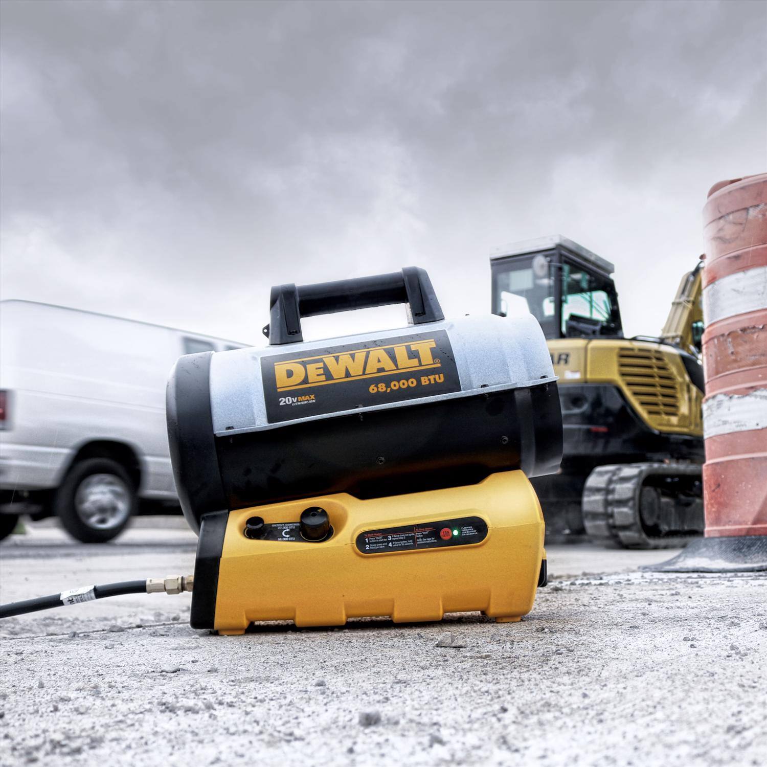 DEWALT  
68,000 BTU  
20V MAX