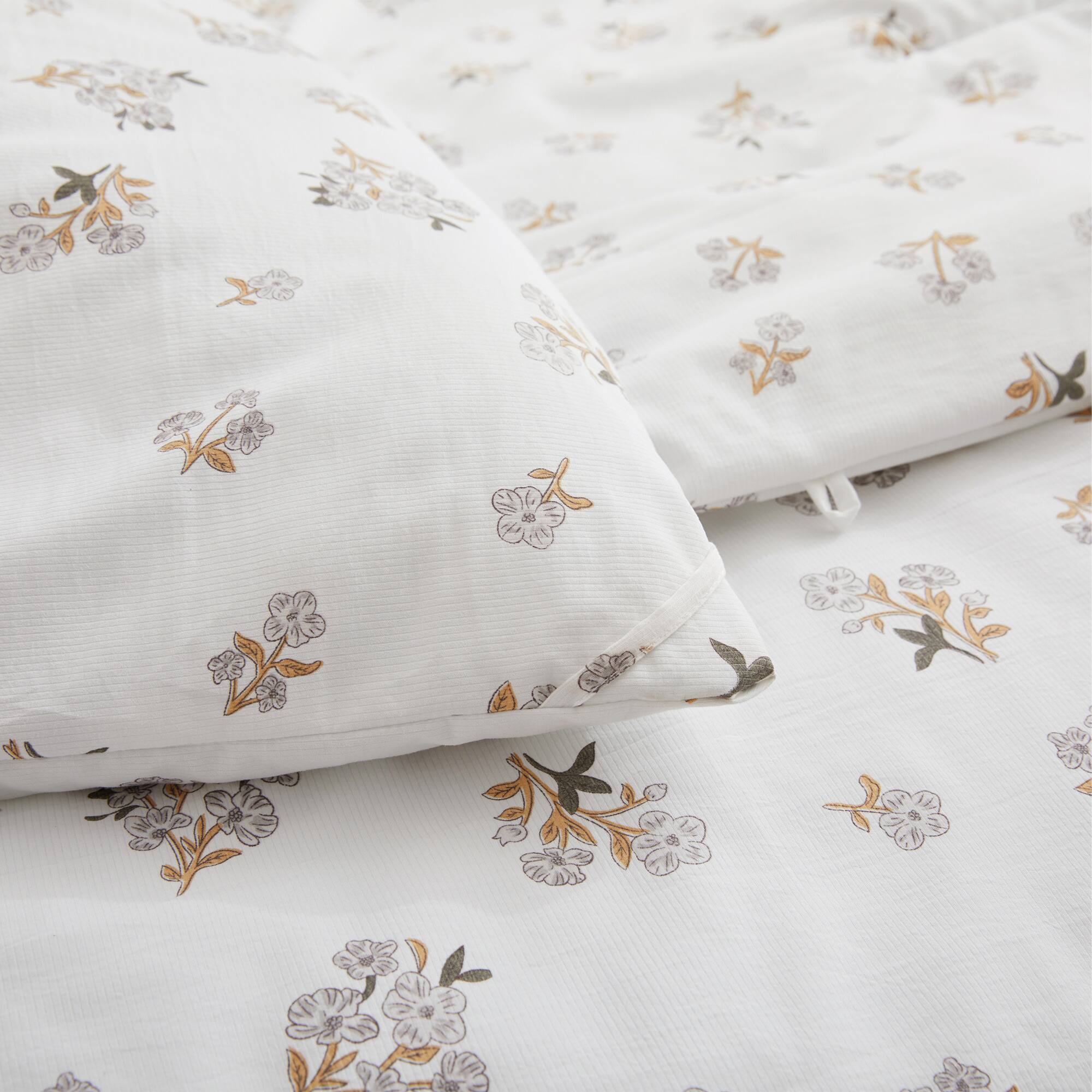 Alt View 1. Peace Nest - Peace Nest Floral Printed Comforter Set with Pillowcases, Bedding Set for All Season - White.