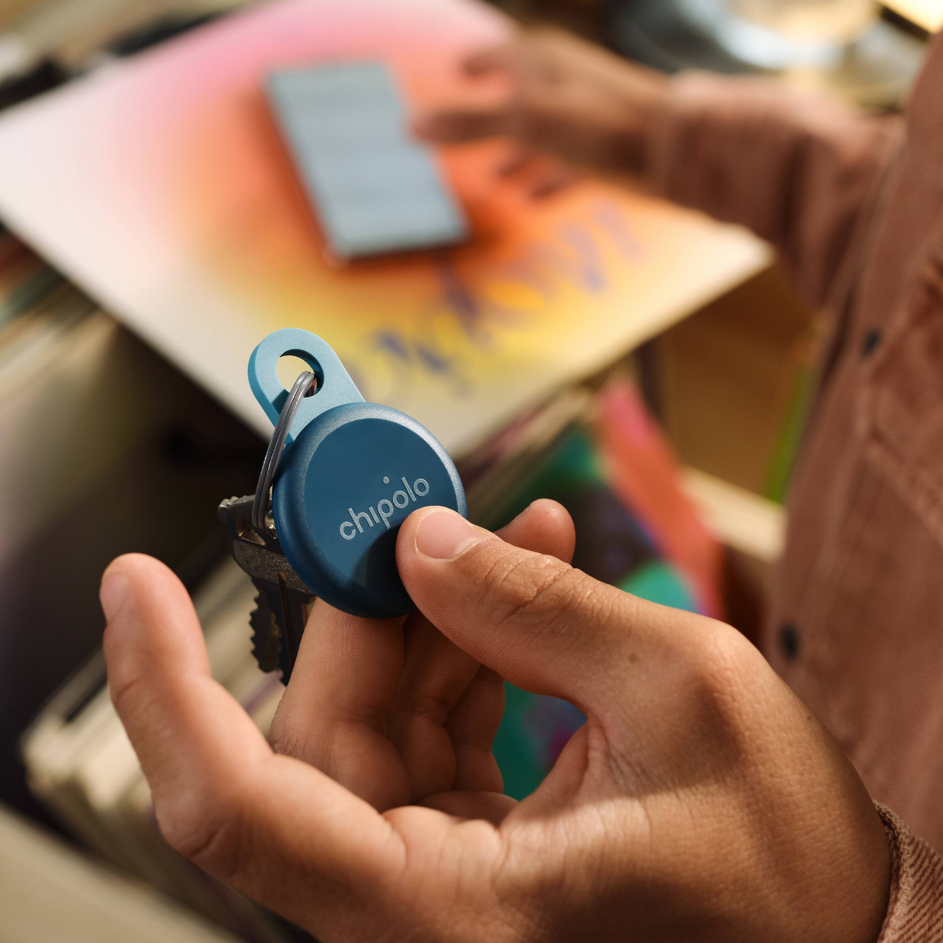 Alt View 5. Chipolo - LOOP - Rechargeable Bluetooth Tracker for Keys & Bags, Out of Range Alerts, Apple Find My & Android Find Hub Compatible - Charcoal/Chalk/Navy/Coral.