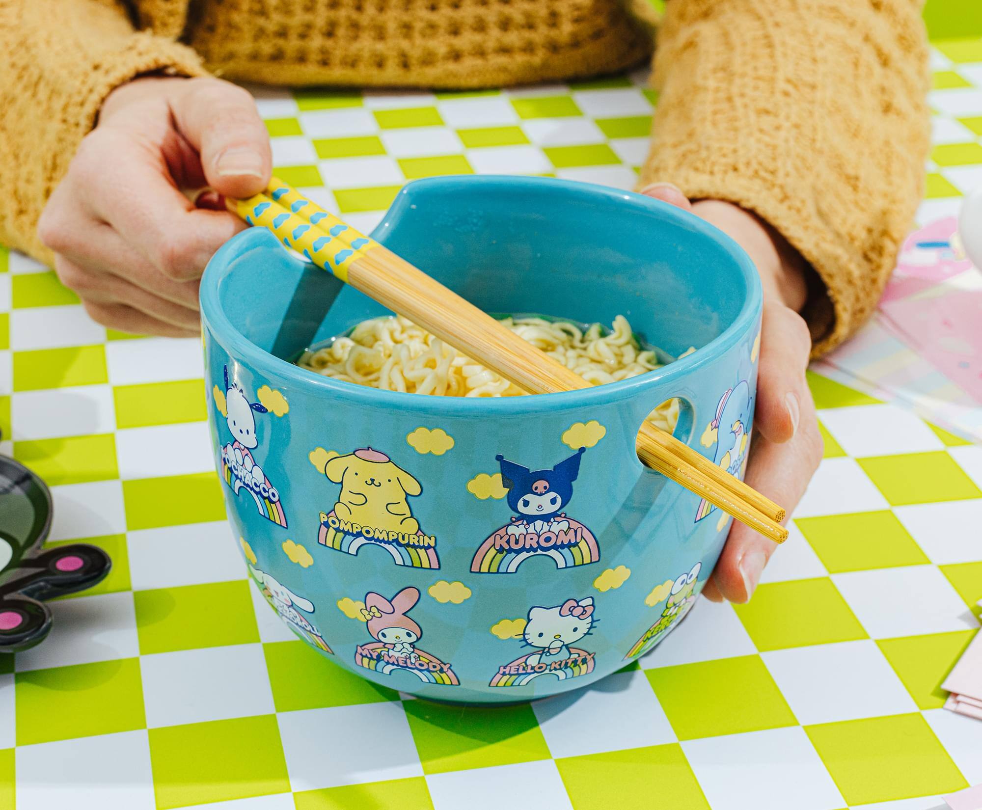 POMPOMPURIN  
KUROMI  
HELLO KITTY  
MELODY