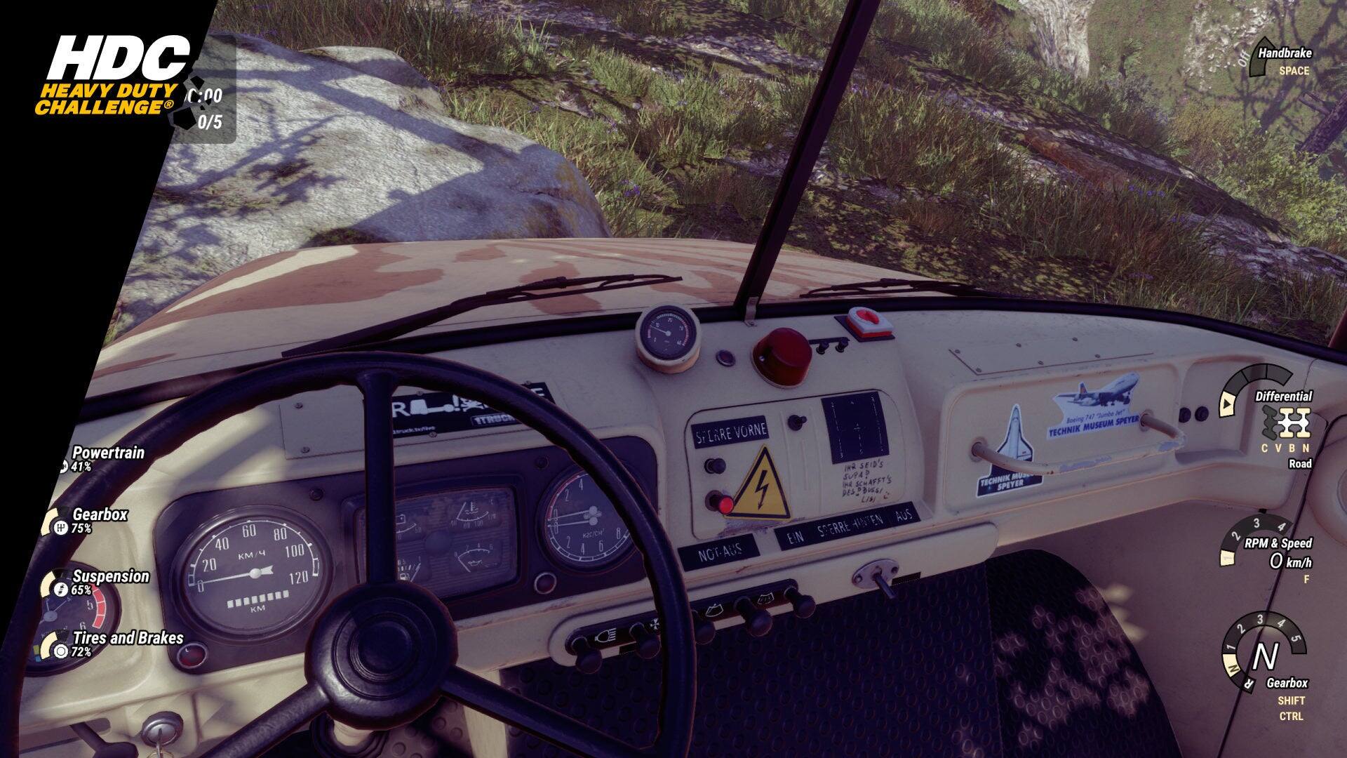 HDC HEAVY DUTY CHALLENGE 0/5

Handbrake SPACE

Powertrain 41% Gearbox 4 75% 60 80 40 100 20 Suspension 120 65% Tires and Brakes 72%

ITRUCK
2 2
1 4 6

St LARE VORNE NOT-AUS
we SEID'S SUPA? SCHARST'S AR DES. BISS! LIS) HINTEN AUS EIN SPERRE

TECHNIK SPEYER
767 Sunde Beeing SPEYER TECHNIK MUSEUM

Differential CVBN Road 3 2 RPM & Speed 0 km/h F 3 4 2346 5 N N R Gearbox SHIFT CTRL