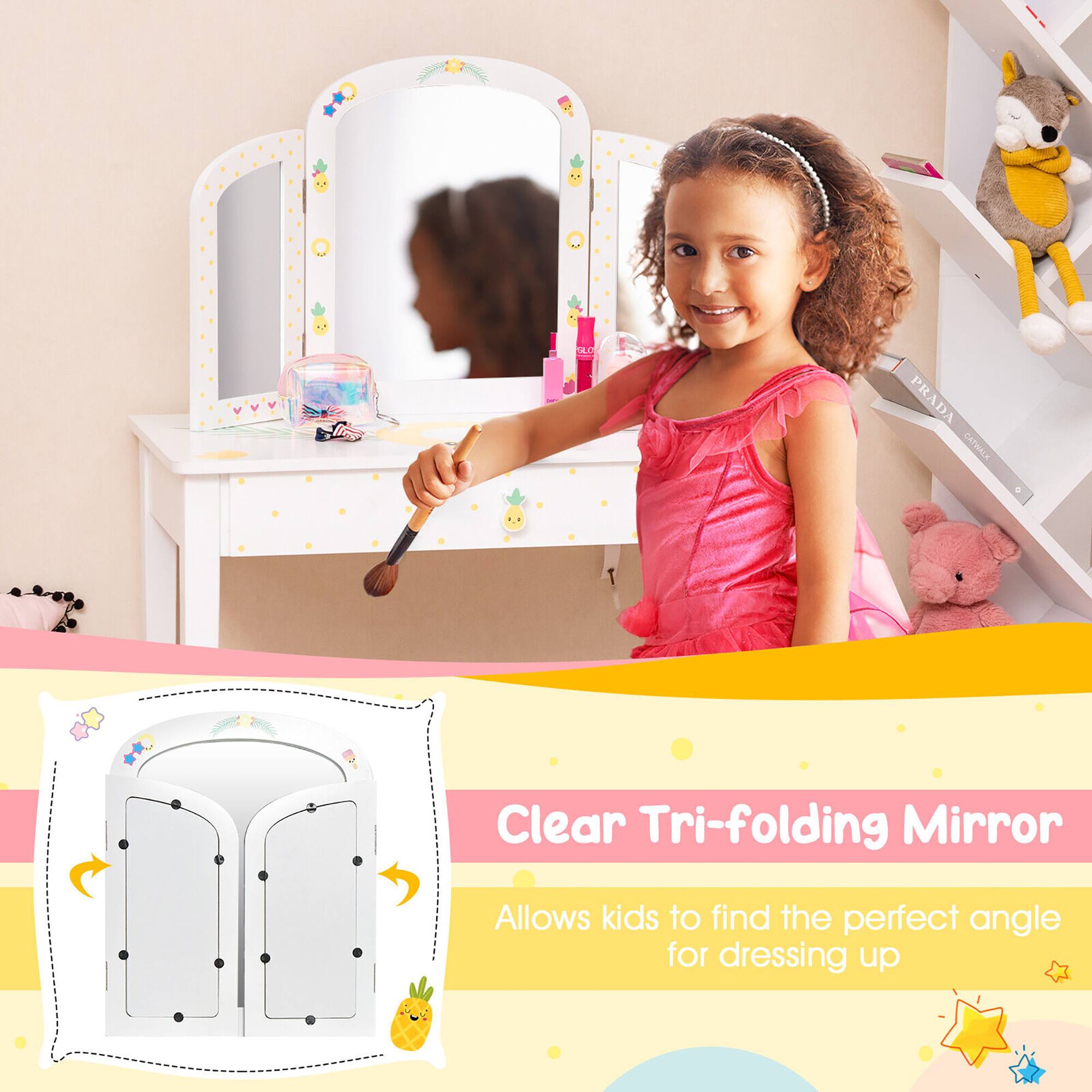 Clear Tri-folding Mirror  
Allows kids to find the perfect angle for dressing up