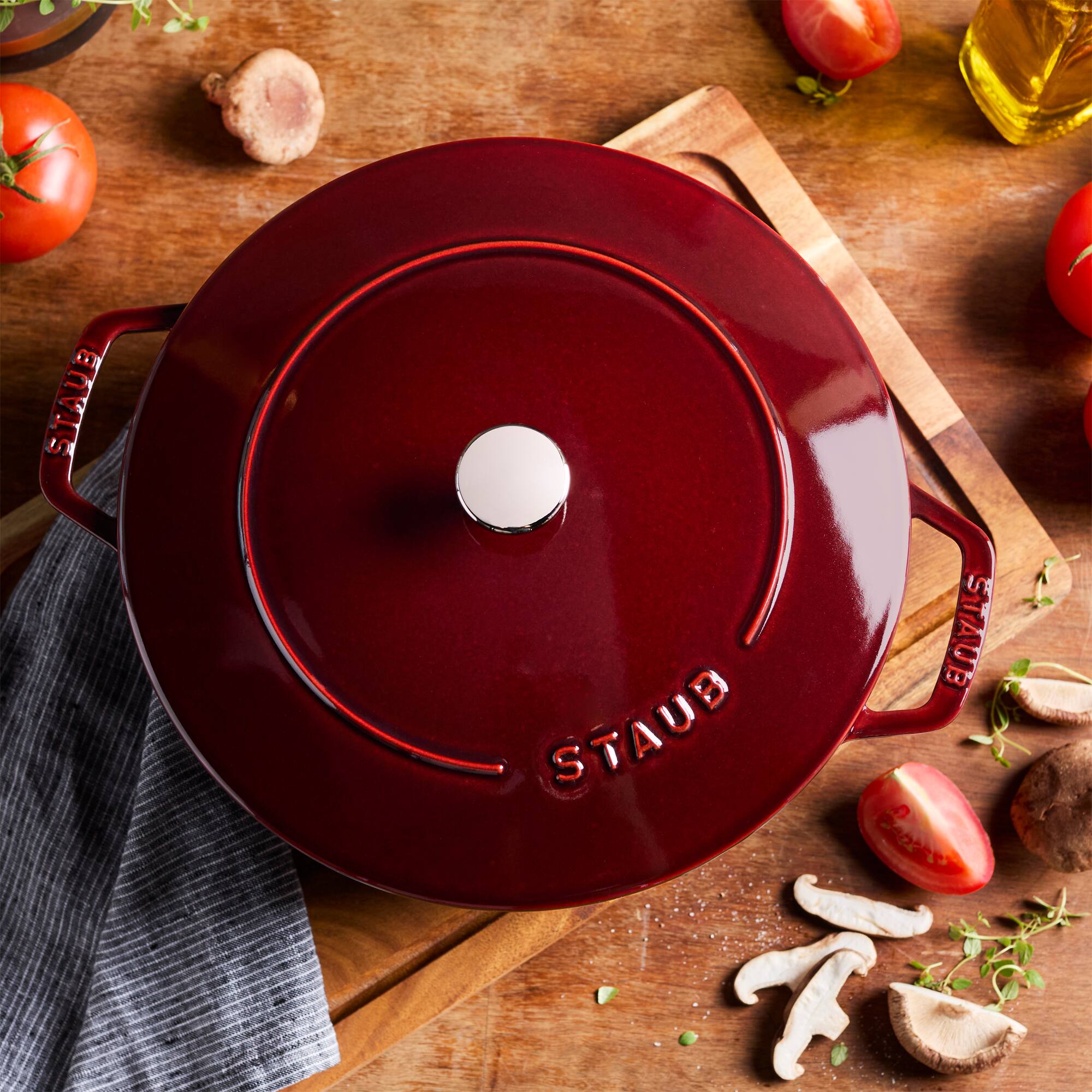 Staub Cast Iron Essential French Oven, Dutch Oven, 5 quart, serves