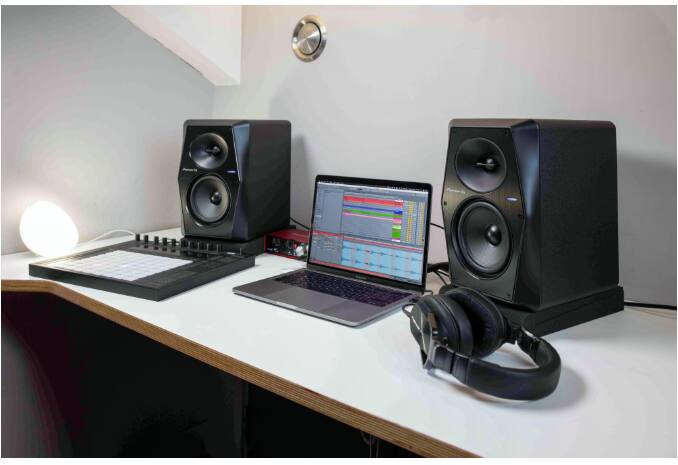 Alt View 1. Pioneer DJ - Active Monitor Speaker with DSP Control 6.5" - Black.