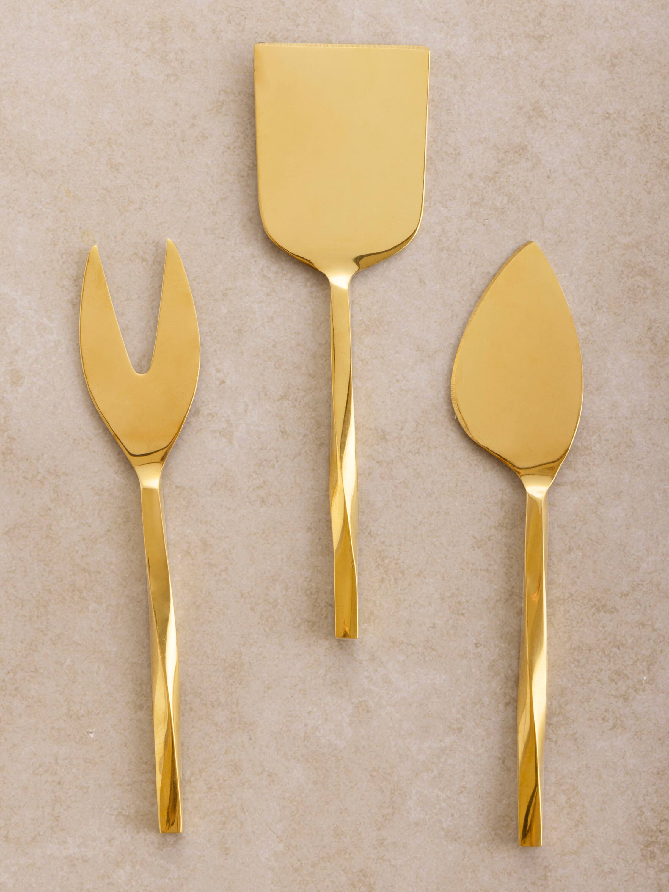 Front. GAURI KOHLI - Oslo Cheese Knives - Shiny gold.