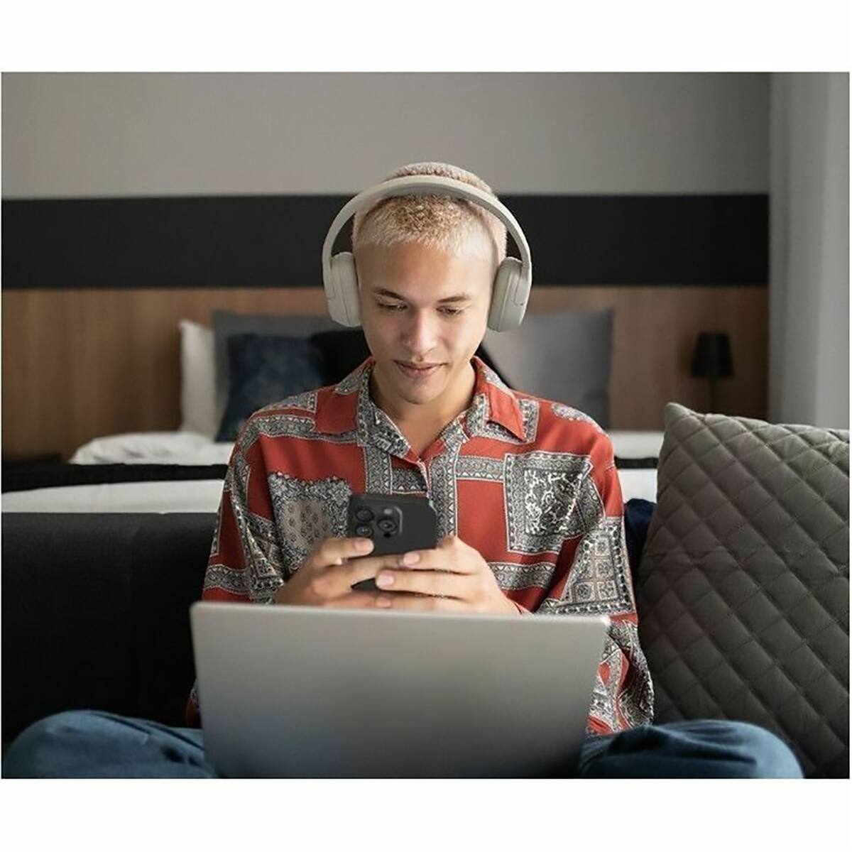Alt View 6. Belkin - SoundForm Surround Wireless Over-Ear Headphones.