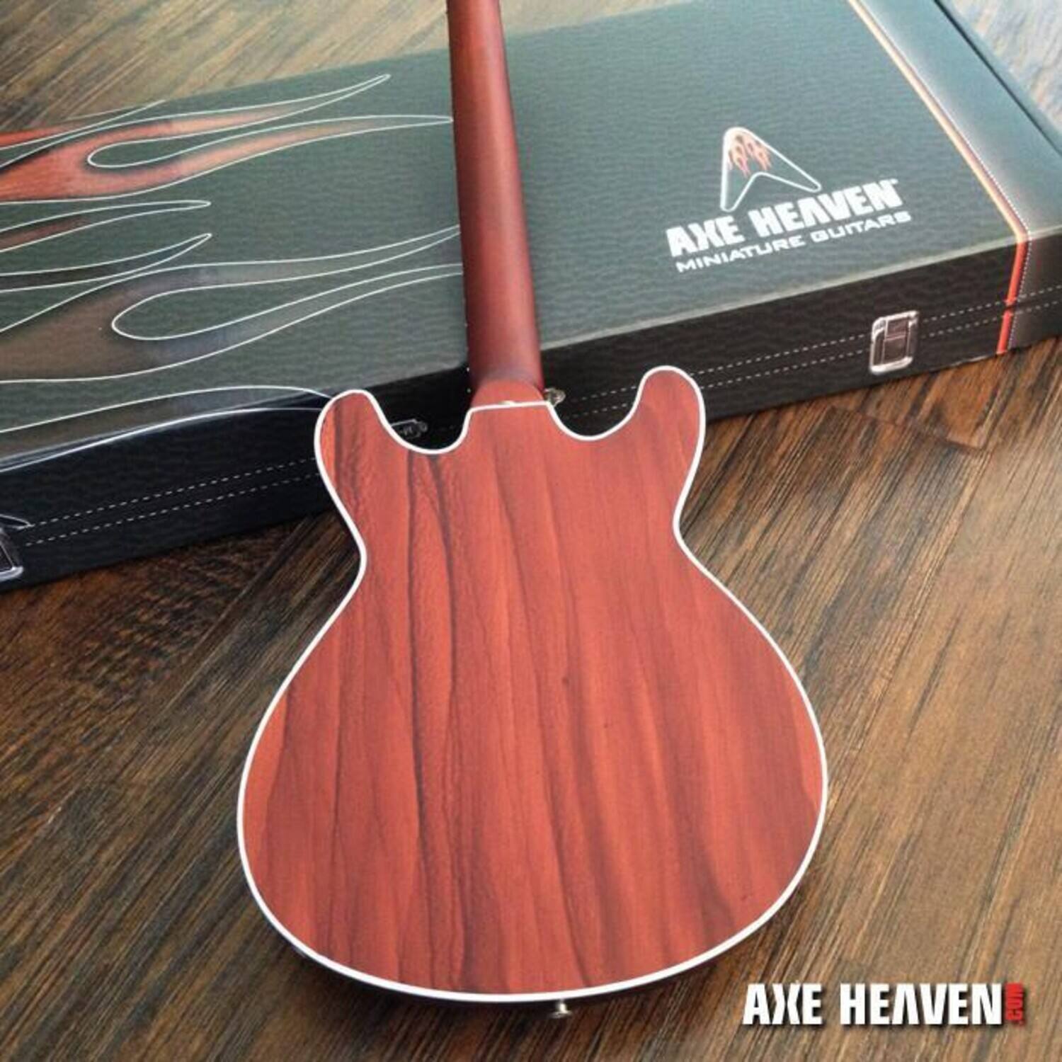AXE HEAVEN  
MINIATURE GUITARS  

AXE HEAVEN