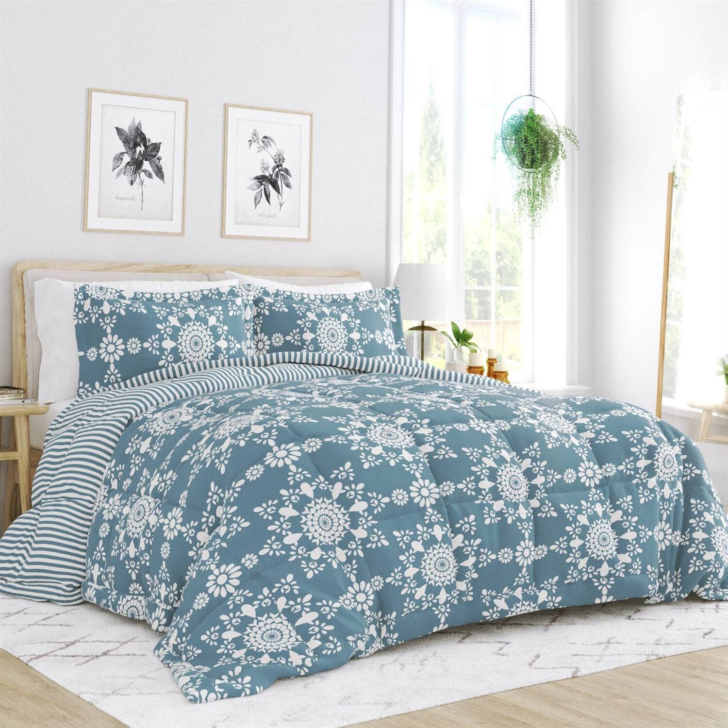 Hivvago - King size 3-Piece and White Reversible Floral Striped Comforter Set - Blue
