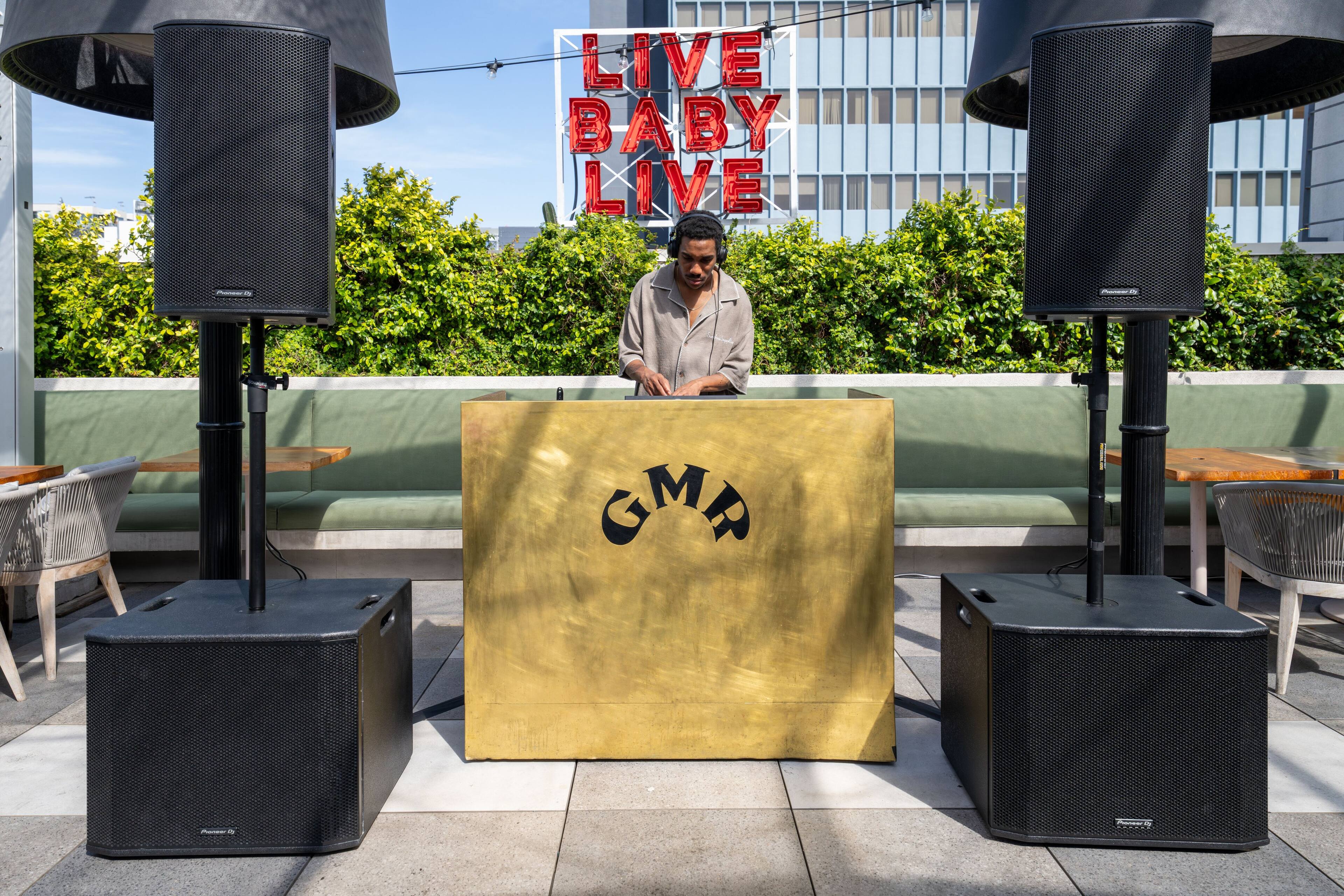 LIVE BABY LIVE  
GMR