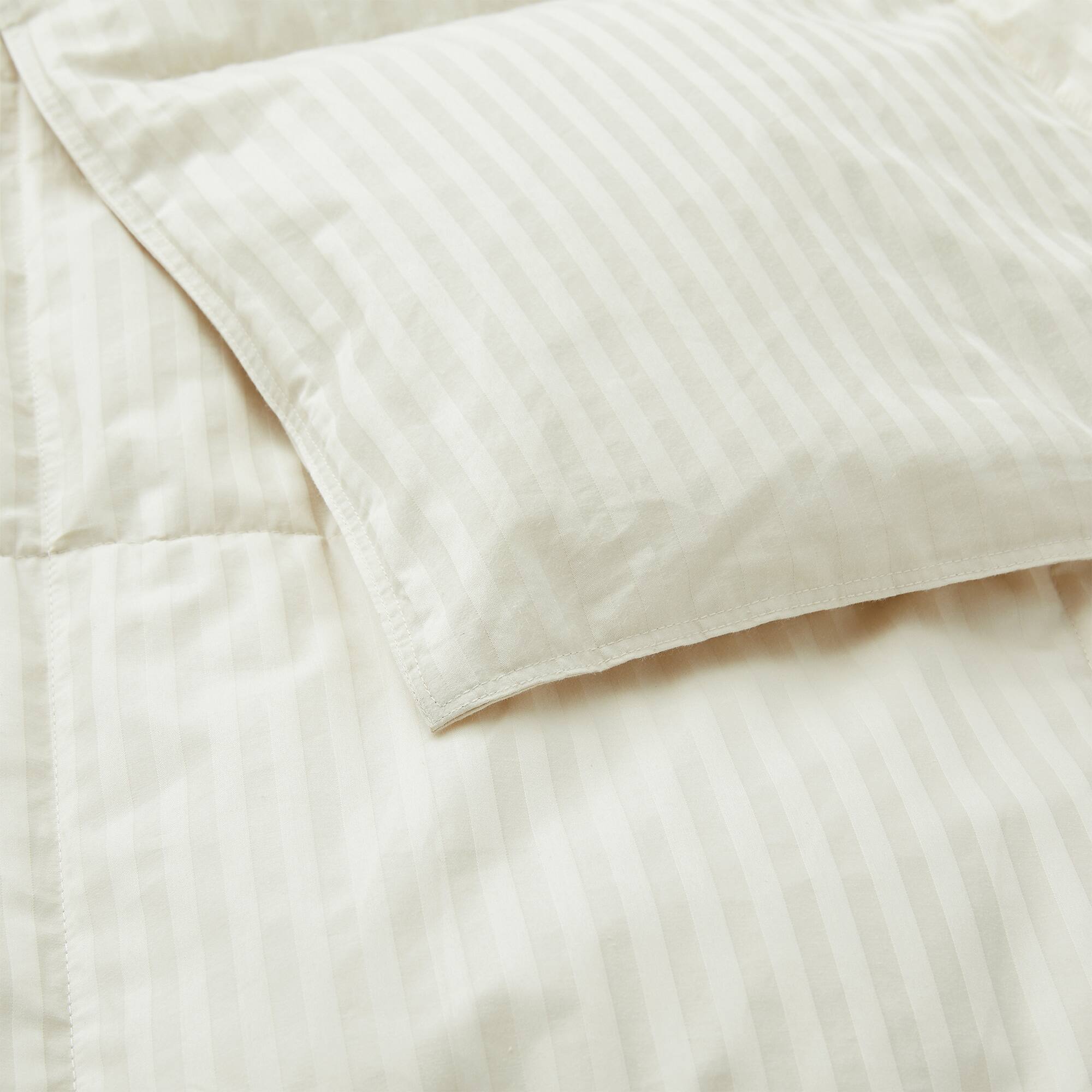 Back. Puredown - Puredown Luxury Cotton Jacquard Lightweight 75% Down Blanket, Soft & Breathable Bed Blanket, Cream, 90x90" - Cream.
