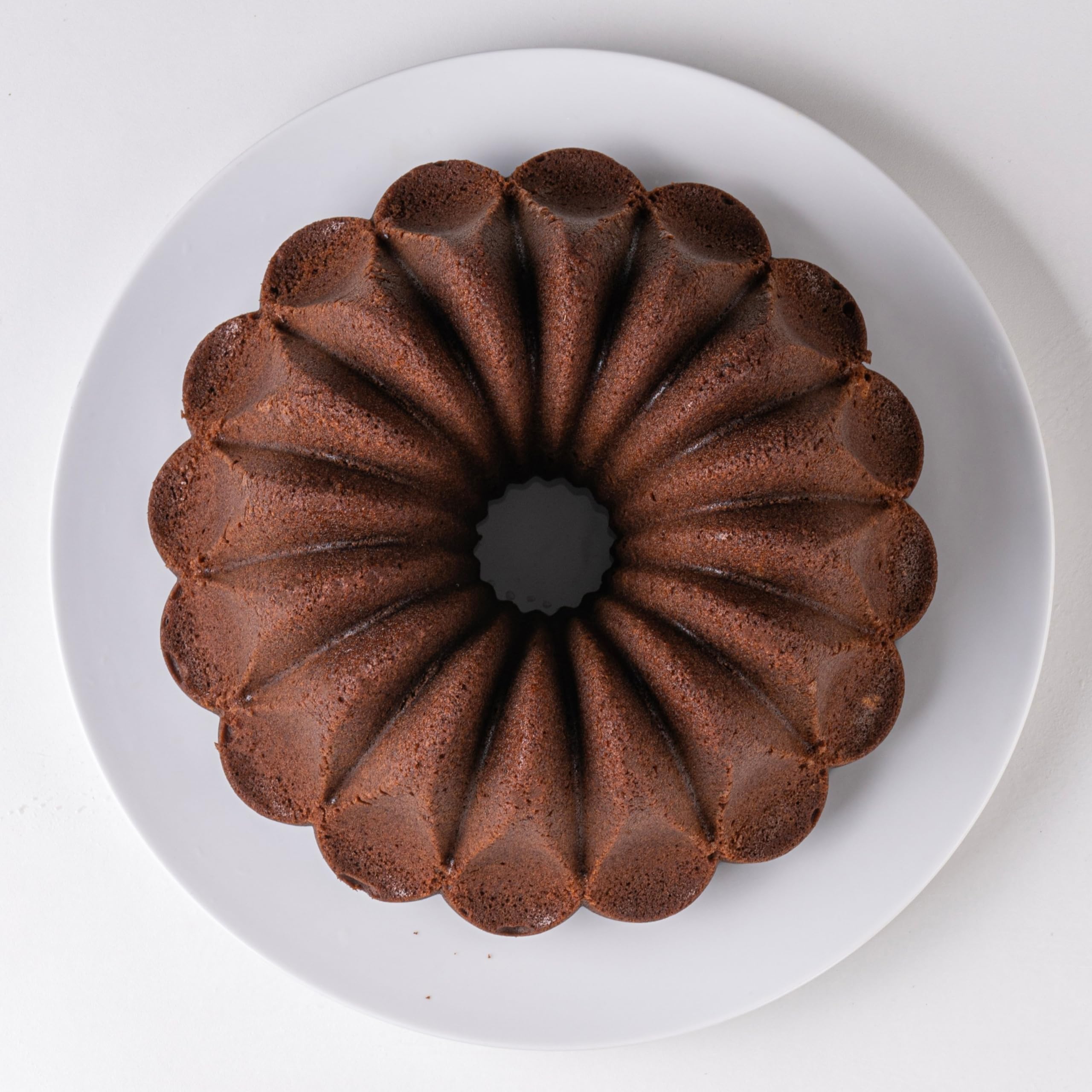 Left. Baker's Secret - Baker's Secret Fluted Cake Pan, Cast Aluminum 2 Layers Nonstick Coating (Fountain) - Champagne Gold.