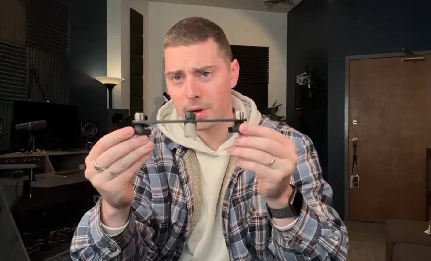 Alt View 3. Gator Frameworks - 1-To-2 Microphone Mount Bar Adapter with 5/8-27 Threads and Holds Two Mics On One Stand for Stereo Recording - Black.