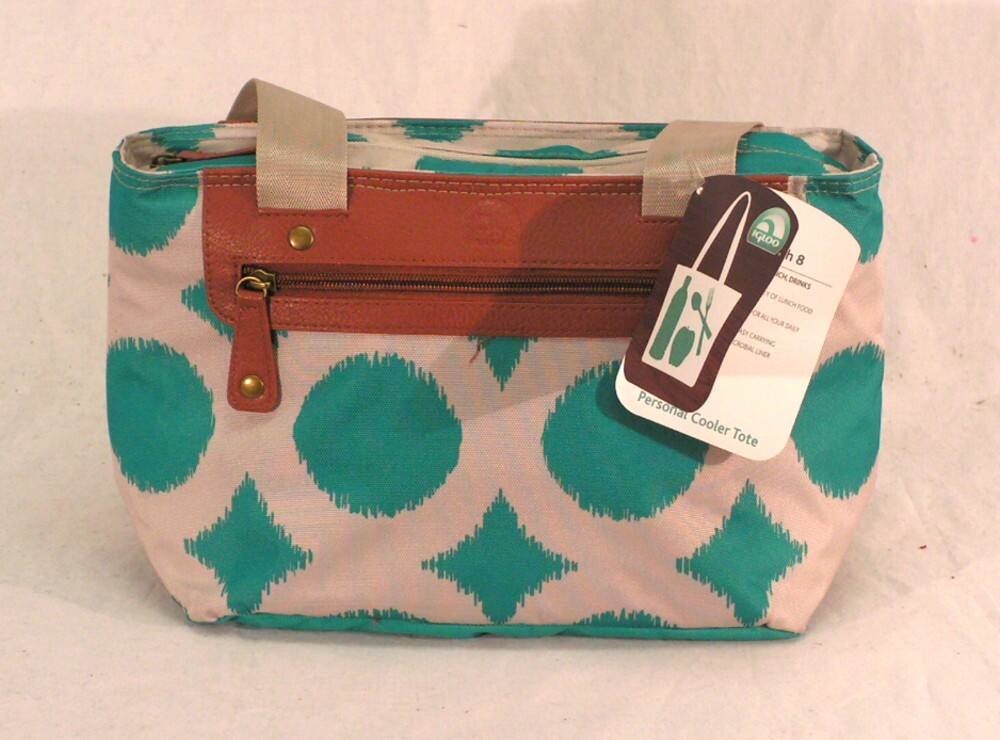 IGLOO Personal Cooler Tote

8 CM

Holds:
- 8 Cans or Drinks
- All Lunch Food
- Daily Carrying Needs

Personal Cooler Tote