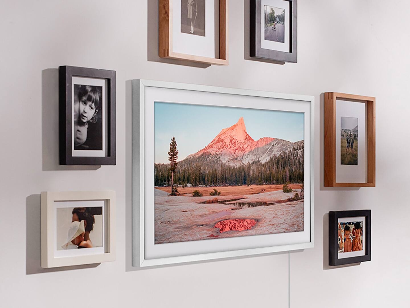 Alt View 11. Samsung - 32” Class The Frame QLED Full HD Smart Tizen TV (2023) - Black.