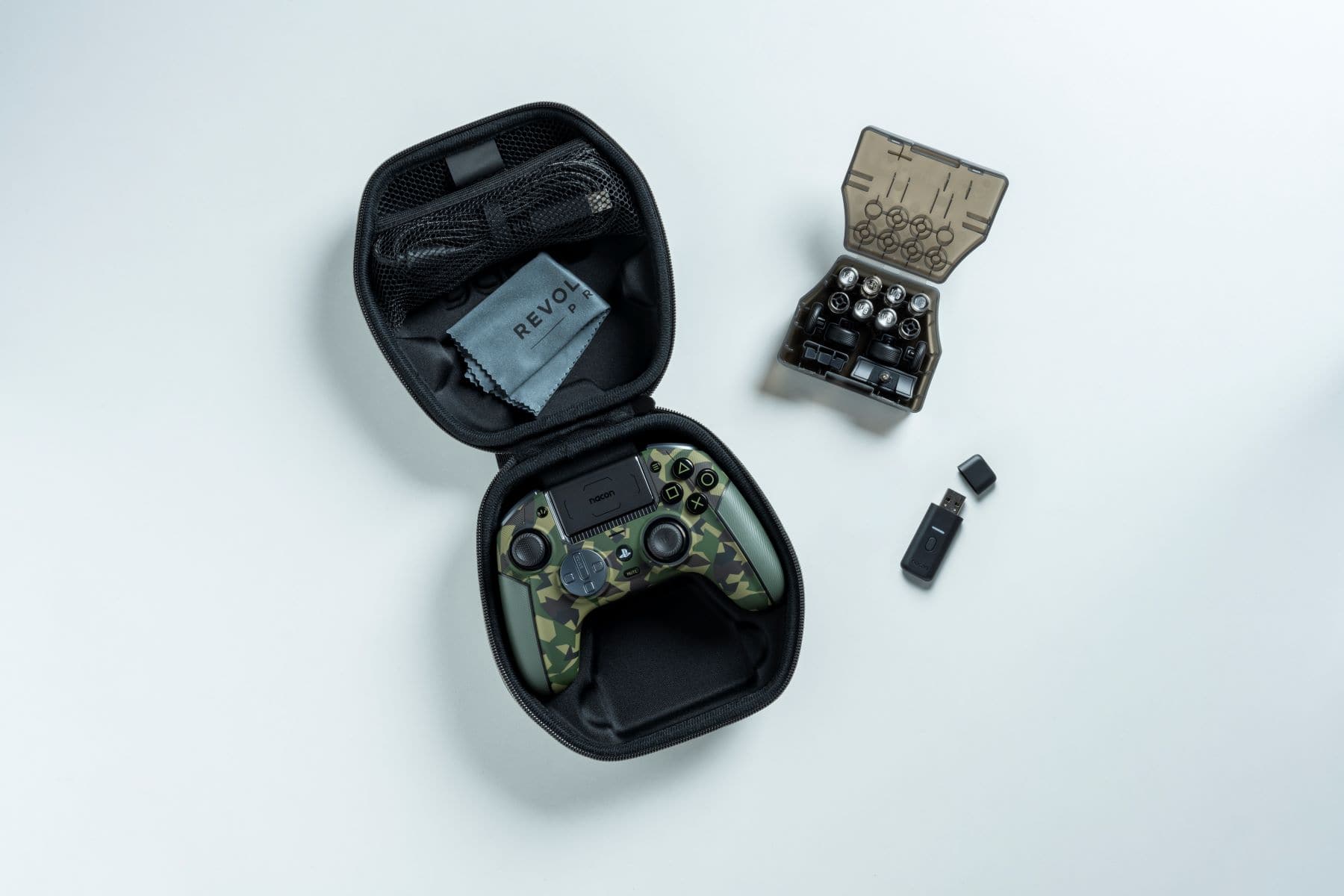 The text on the image reads "Revol Nacon O+2 3-."