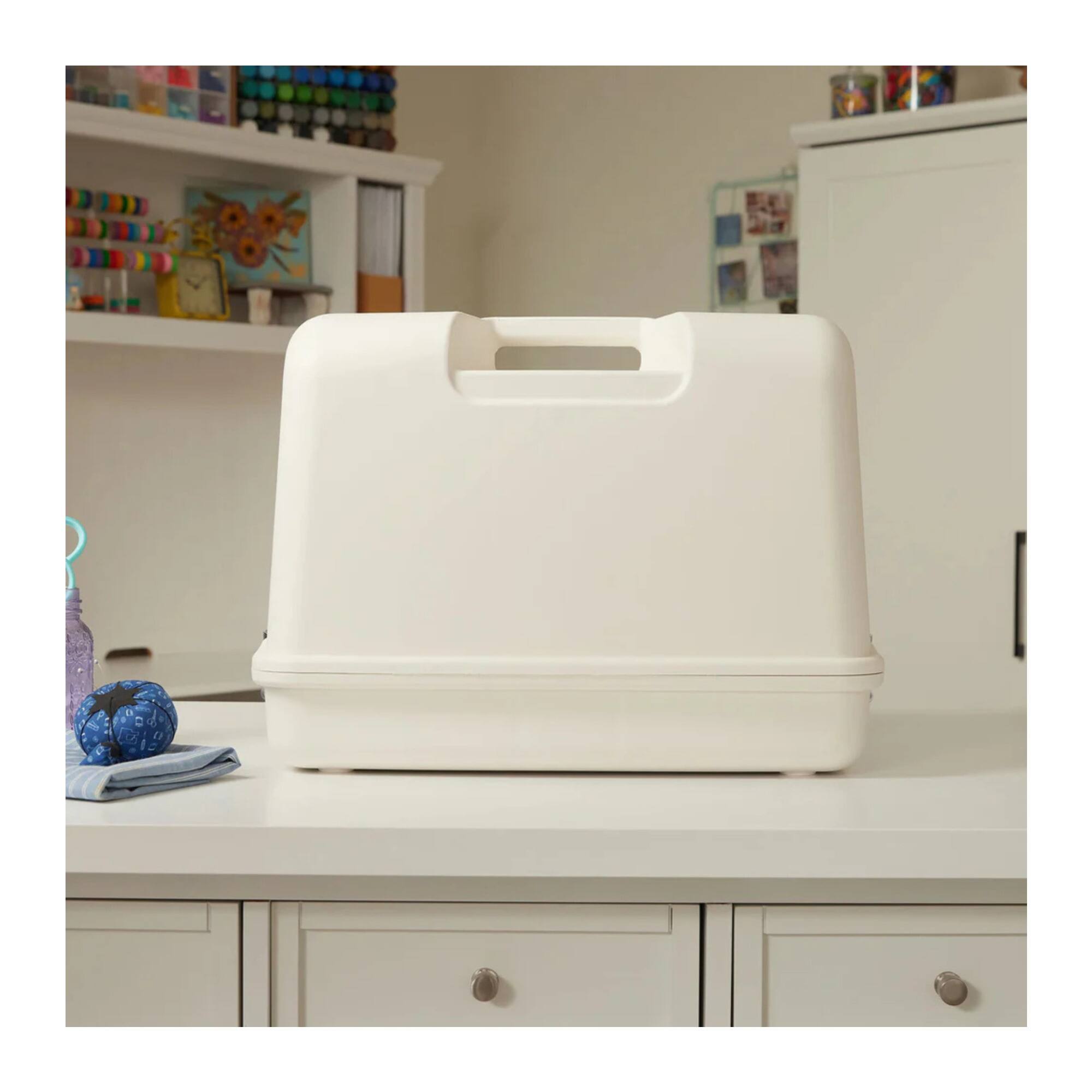 Back. Singer - Singer 250121096 Universal Hard Case - White - White.